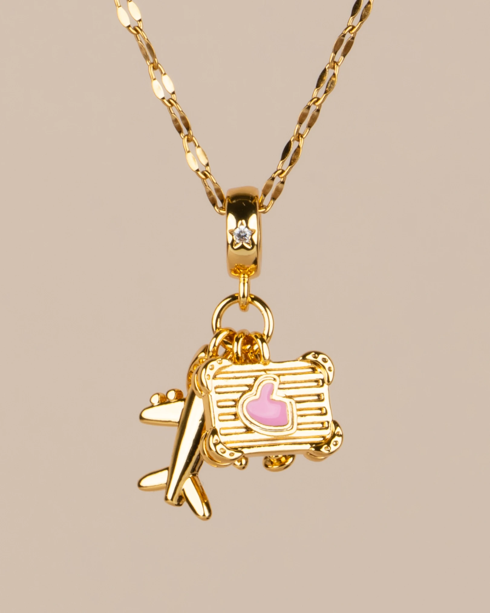 Uçaklı Pembe Bavul Charmlı Seyahat Çelik Kolye - Gold