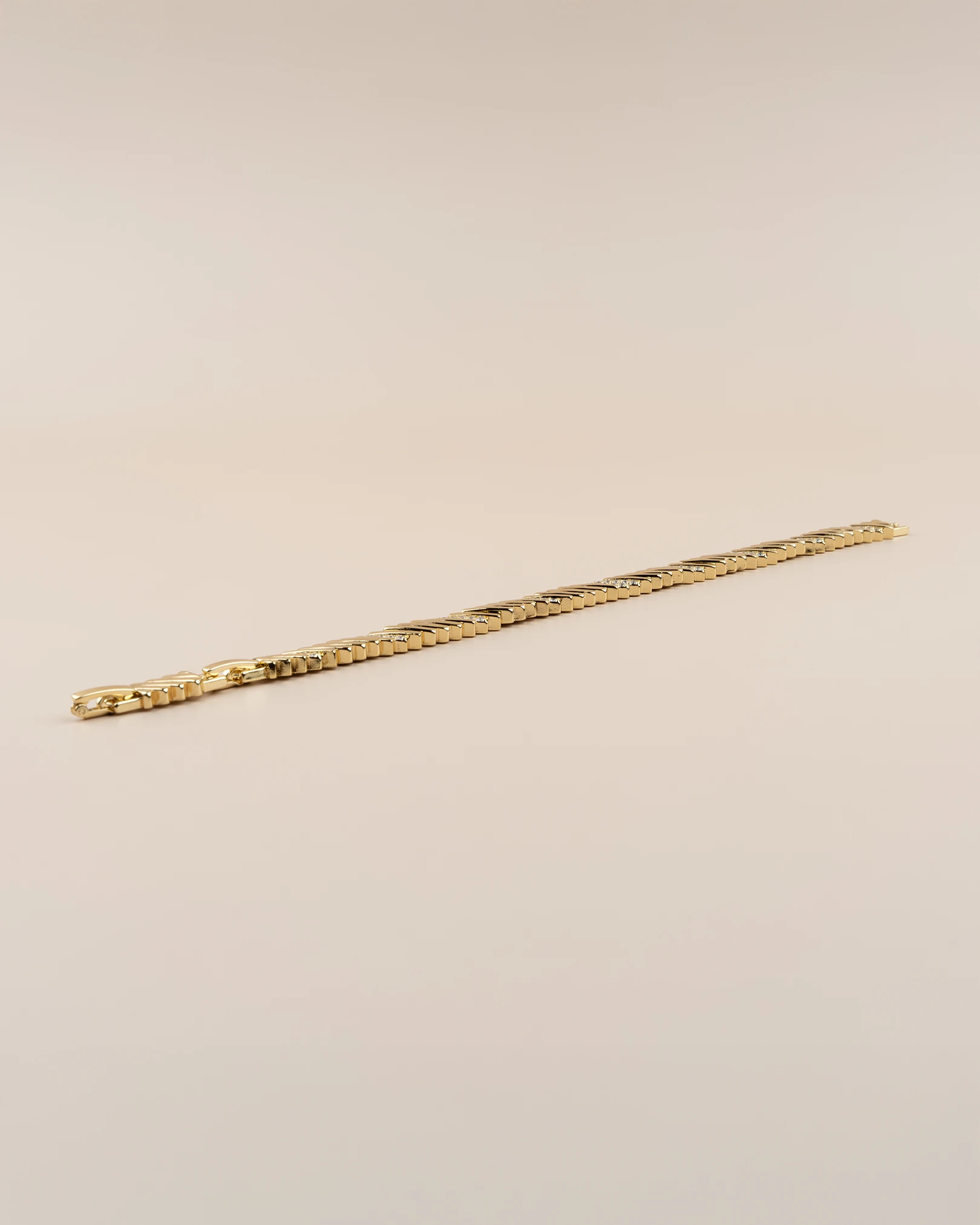 Valtessa Gömme Zirkon Taşlı Yan Çizgili Plaka 14K Xuping Bileklik