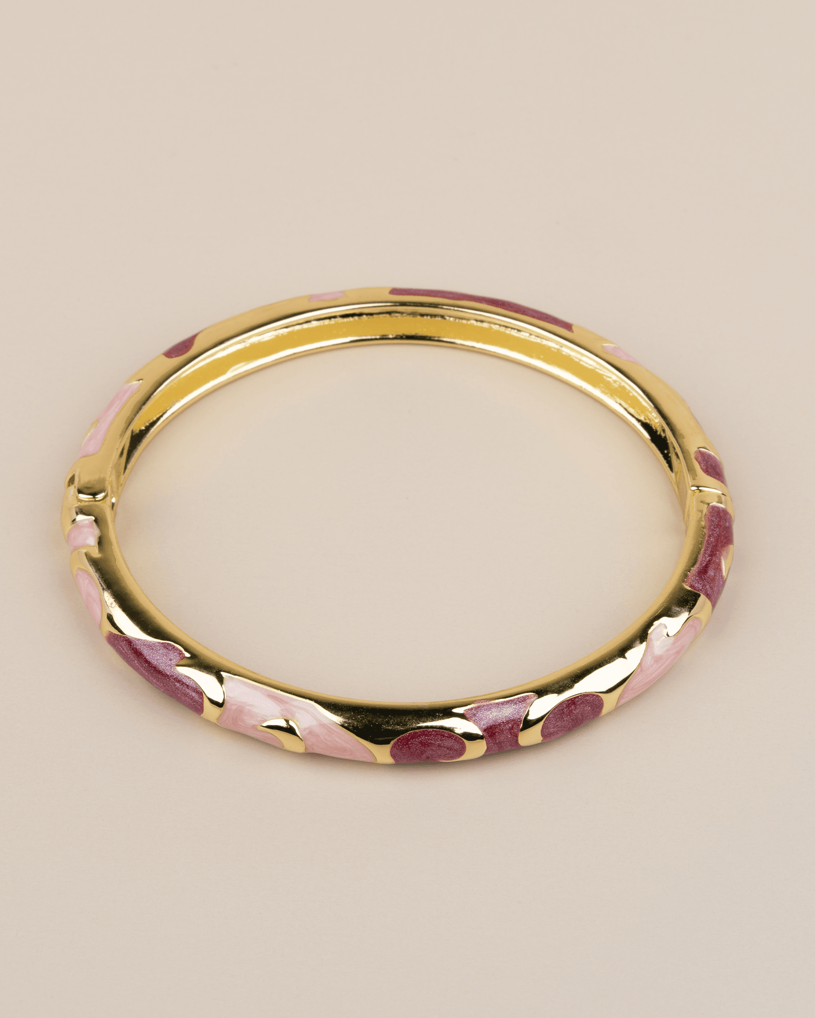 Eloria 14K Altın Kaplama Mineli Desenli Vintage Kelepçe Bileklik - Pembe