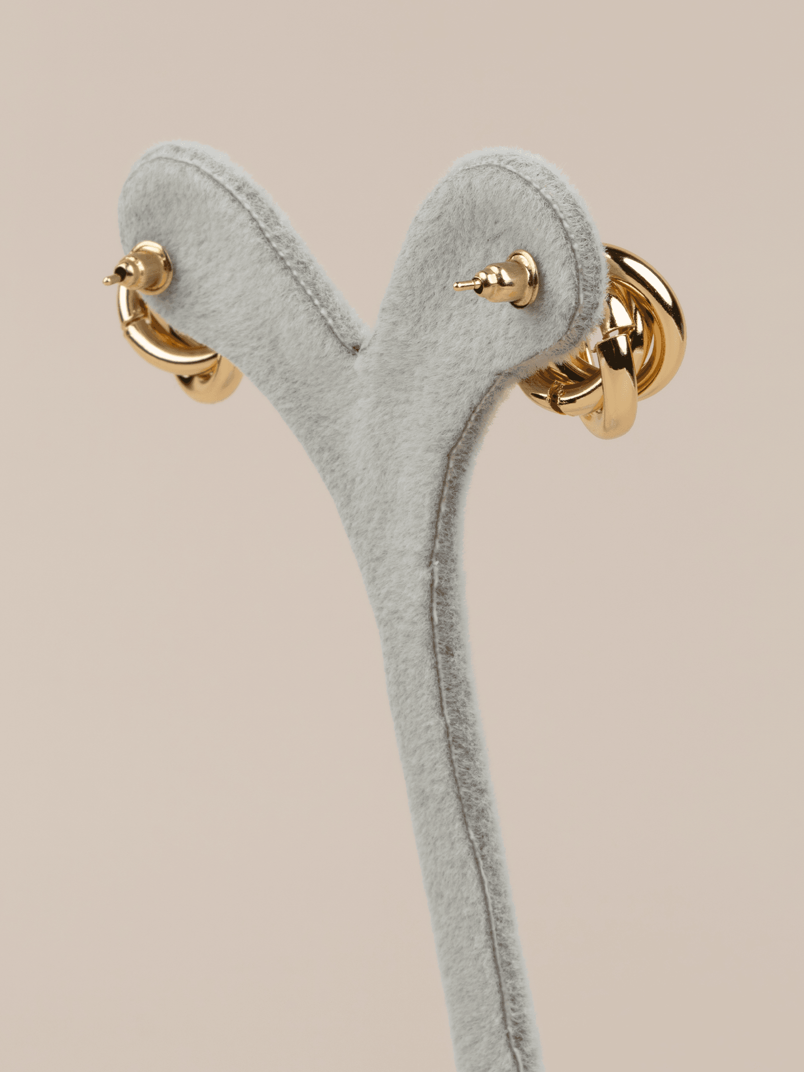 Solévia Minimal İç İçe Geçmiş Sarmal Gold Küpe