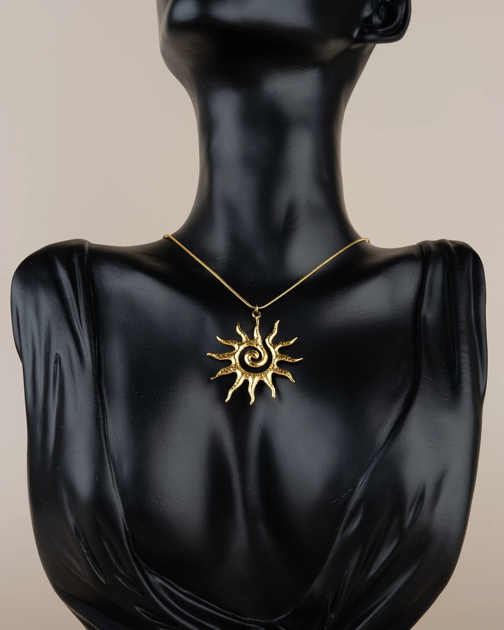 Antik Güneş Çelik Kolye