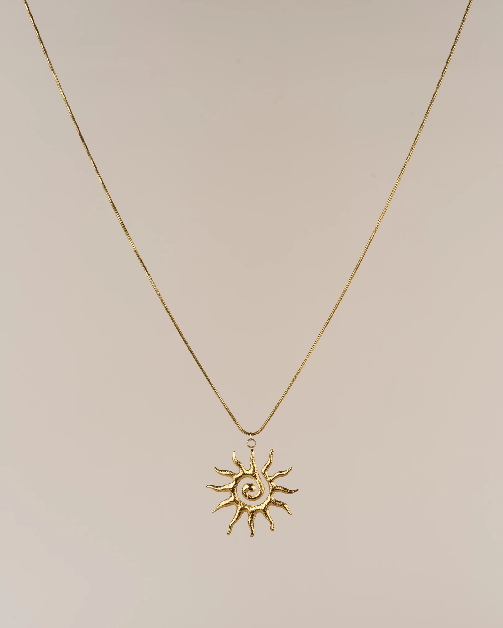 Antik Güneş Çelik Kolye