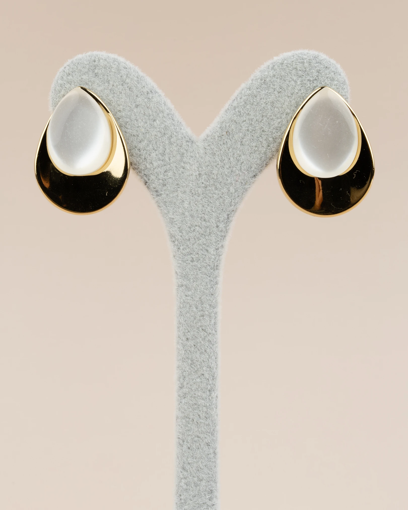 Serinea Beyaz Opal Taşlı Gözyaşı Damlası Çelik Küpe