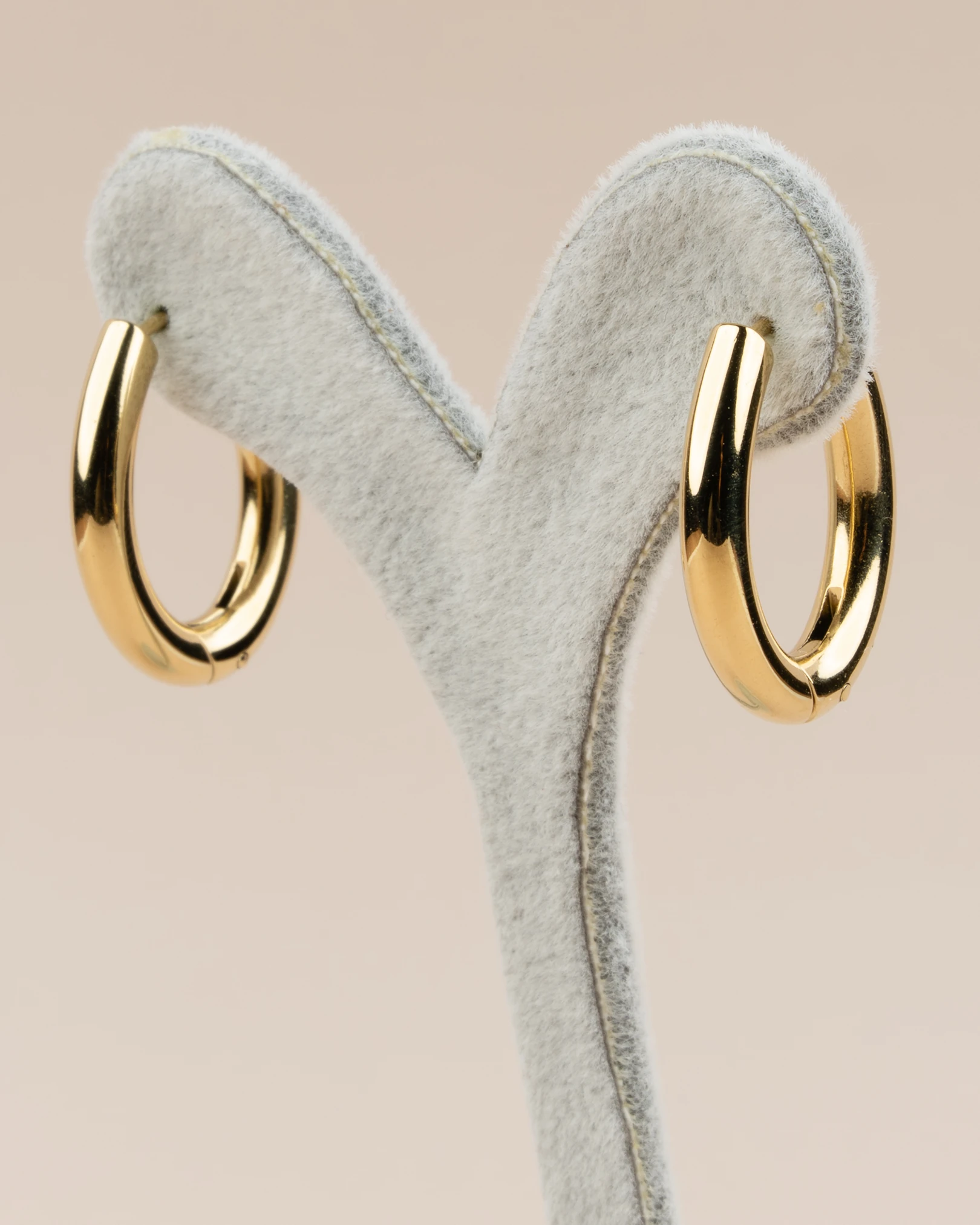 Narevia Gömme Zirkon Taşlı Oval Halka Çelik Küpe