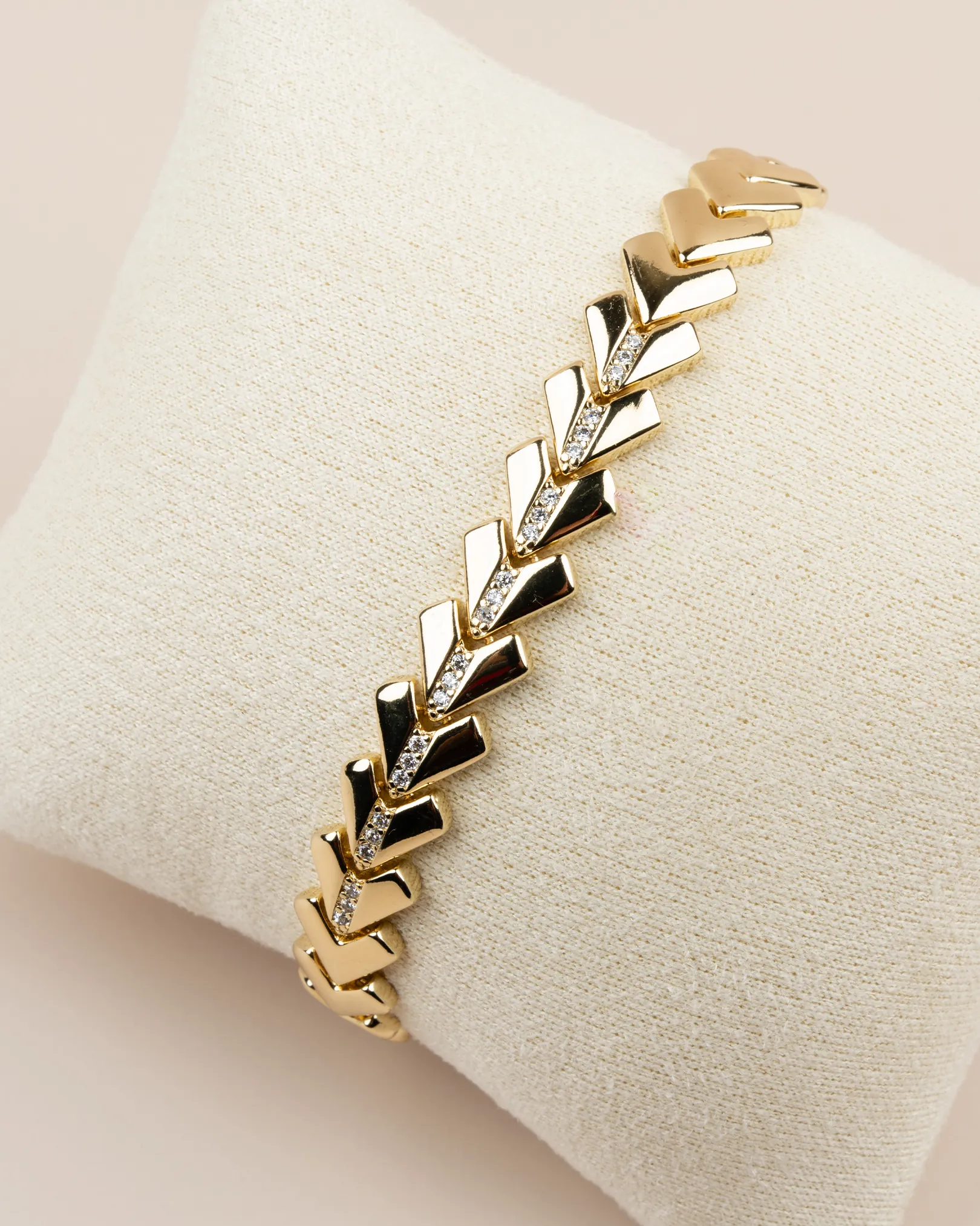 Valestra Gömme Zirkon Taşlı V Geçişli 14K Xuping Bileklik