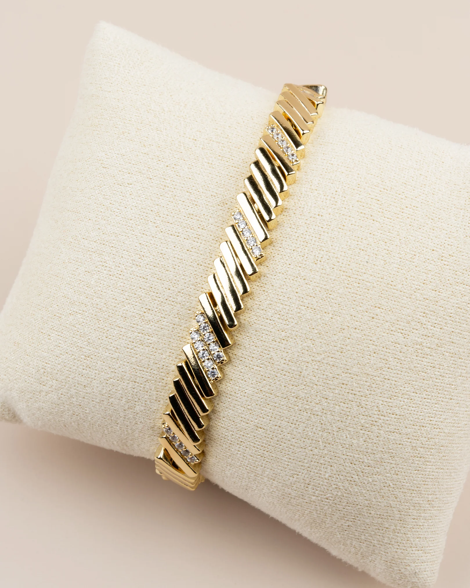 Valtessa Gömme Zirkon Taşlı Yan Çizgili Plaka 14K Xuping Bileklik