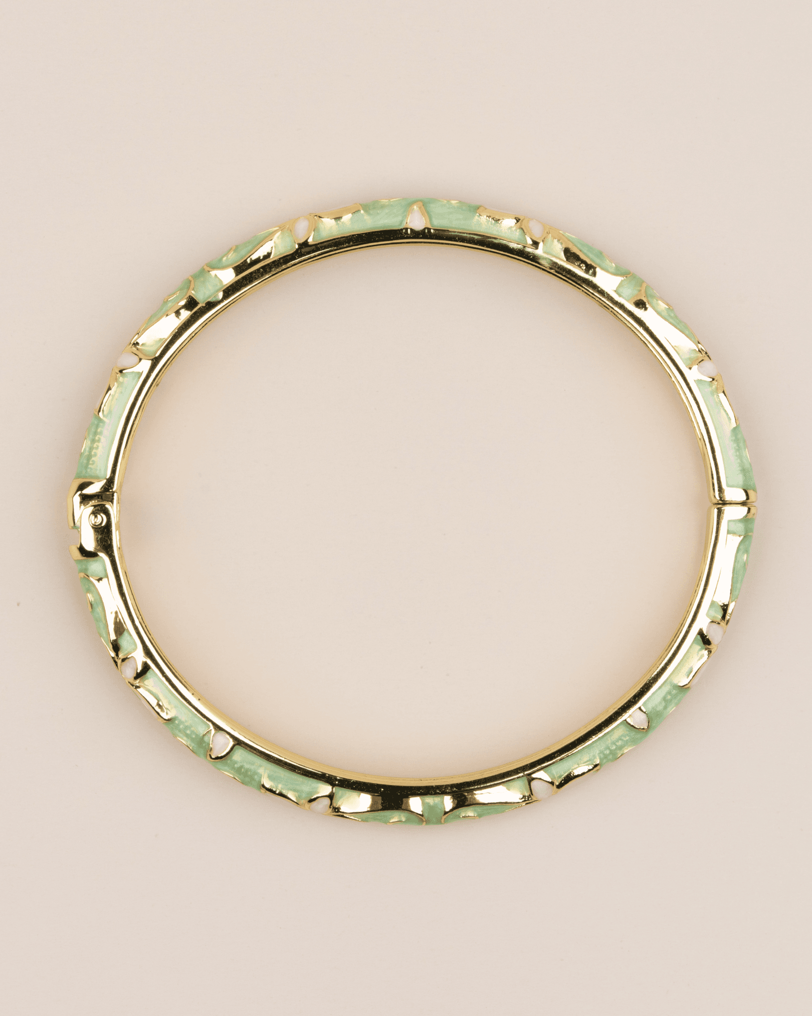 Althéa 14K Altın Kaplama Mineli Çiçek Desenli Vintage Kelepçe Bileklik - Mint Yeşil (Pastel)