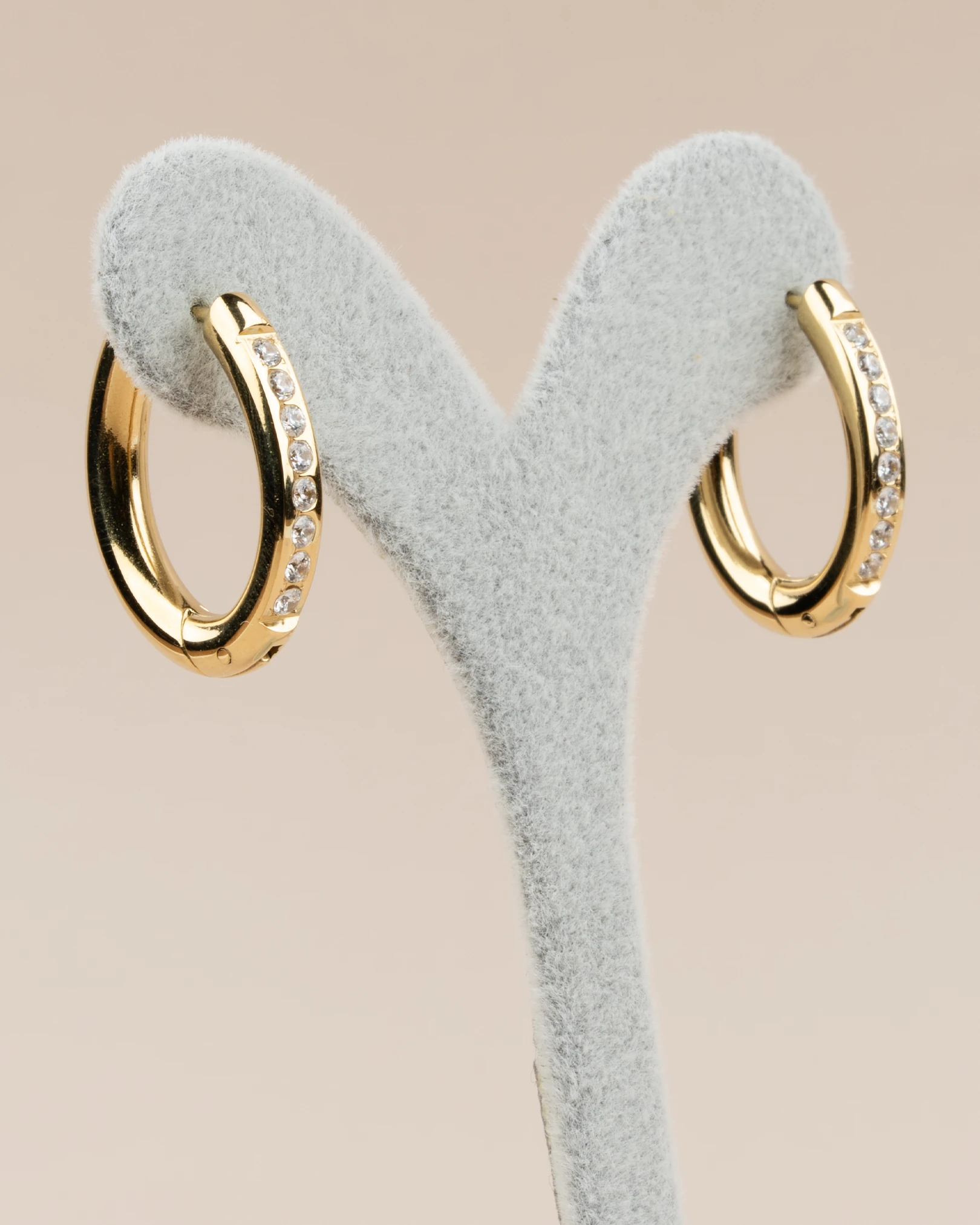 Narevia Gömme Zirkon Taşlı Oval Halka Çelik Küpe