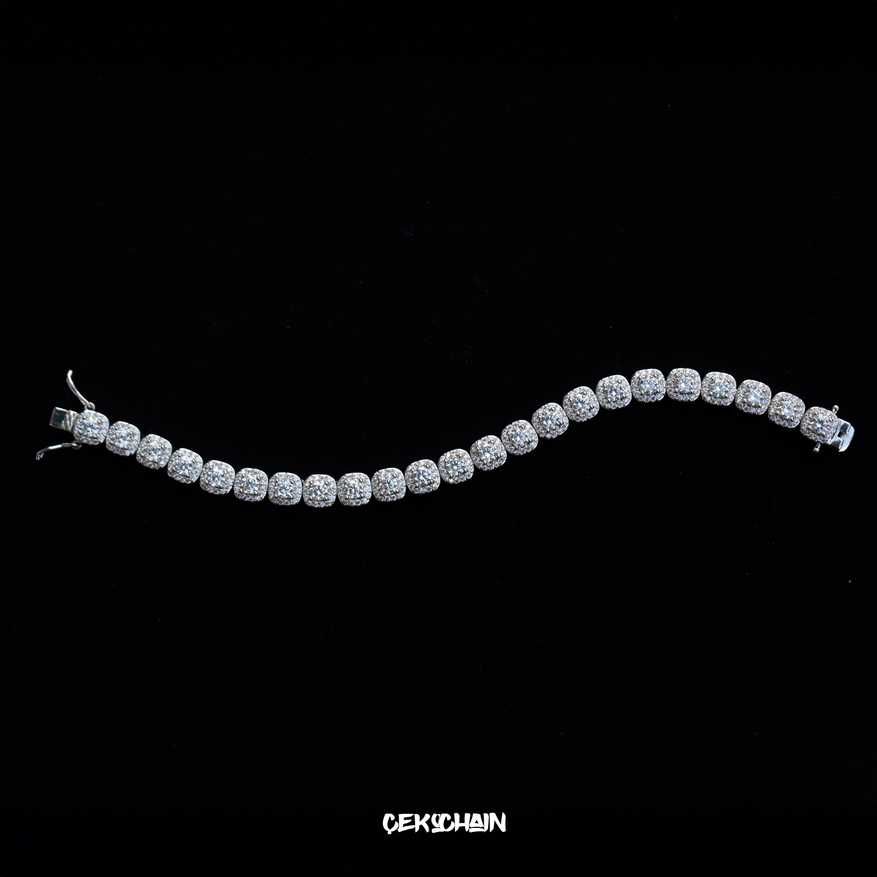 Oval Kesim Kare Bileklik (18K White Gold Plated)