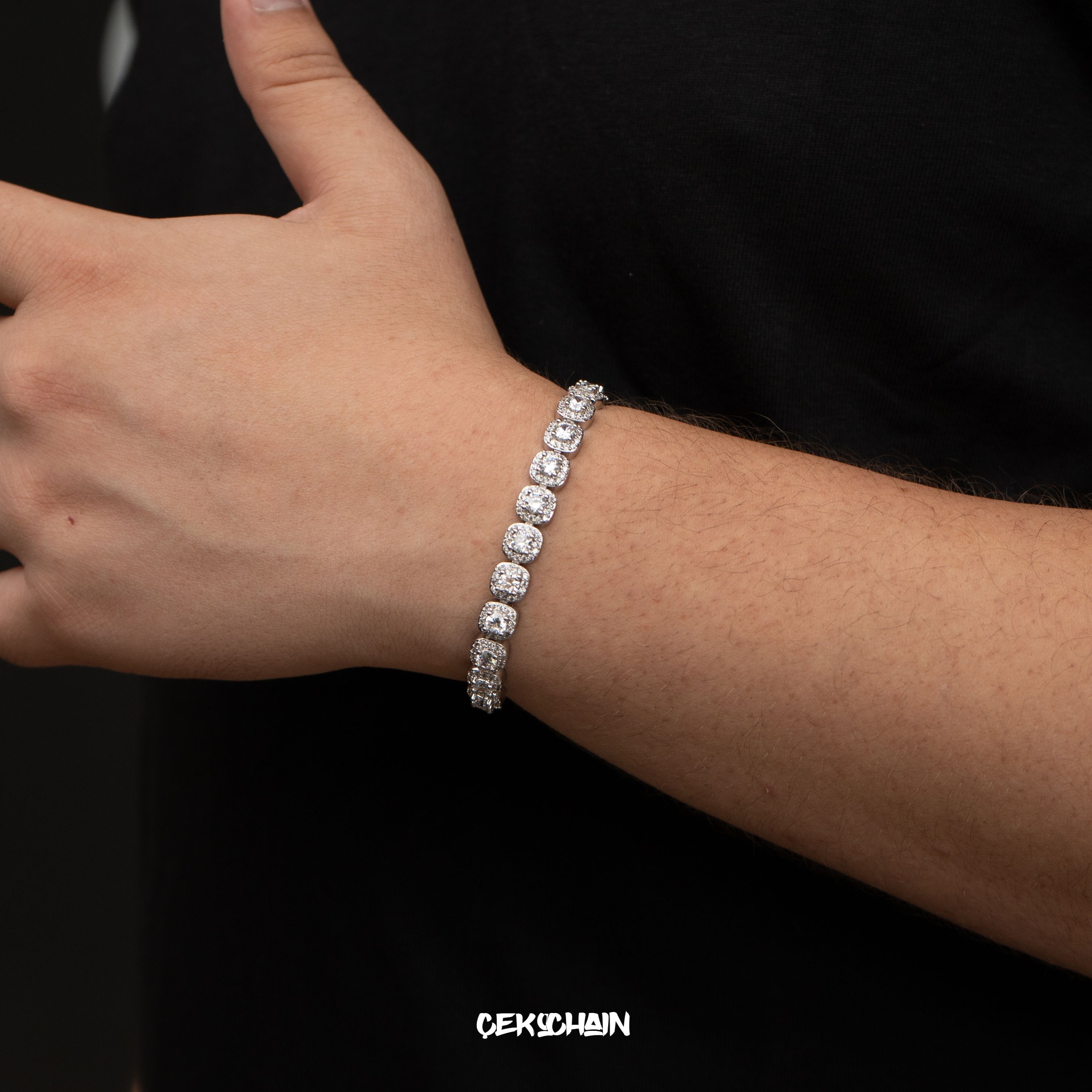 Oval Kesim Kare Bileklik (18K White Gold Plated)