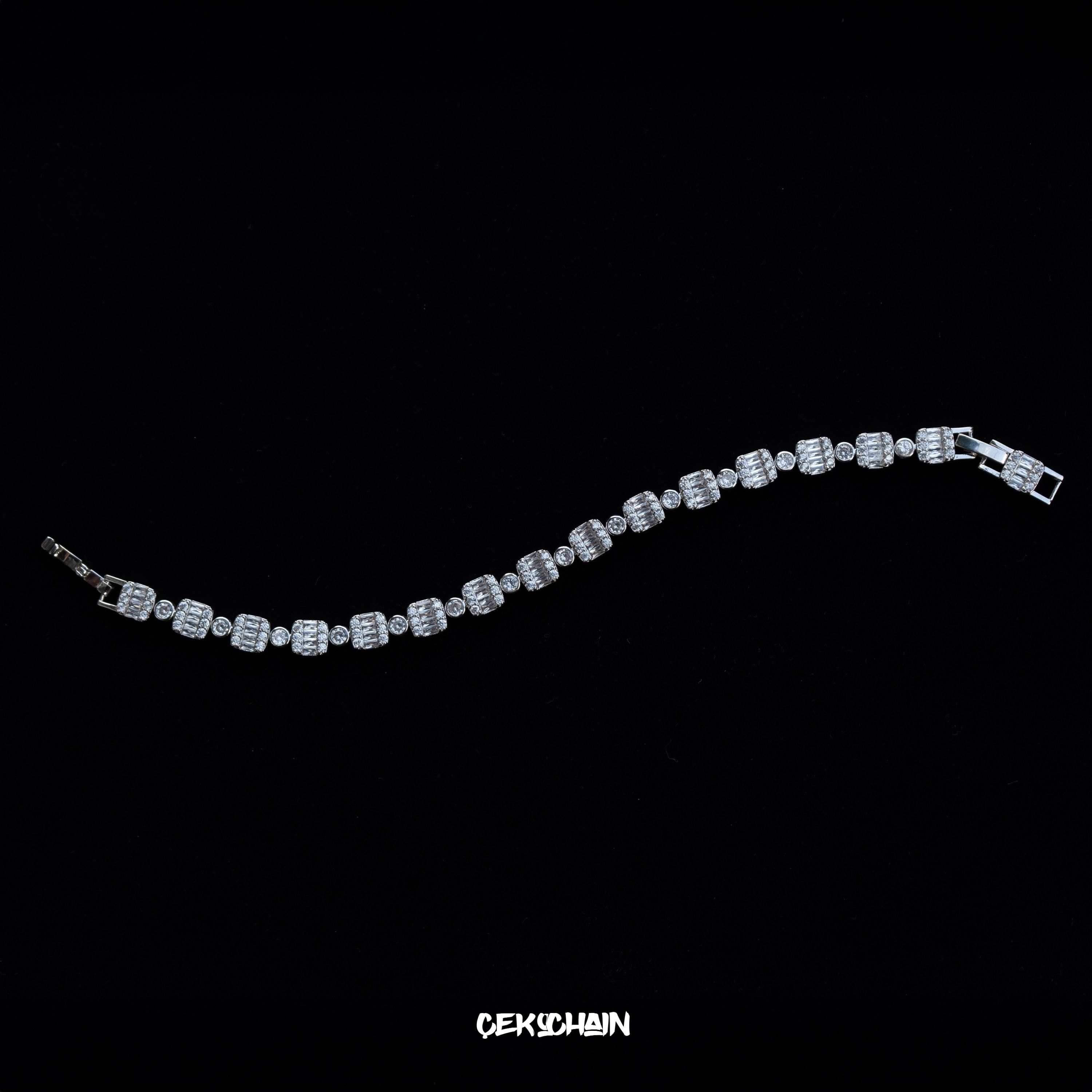 Baget Taşlı Bileklik (18K White Gold Plated)