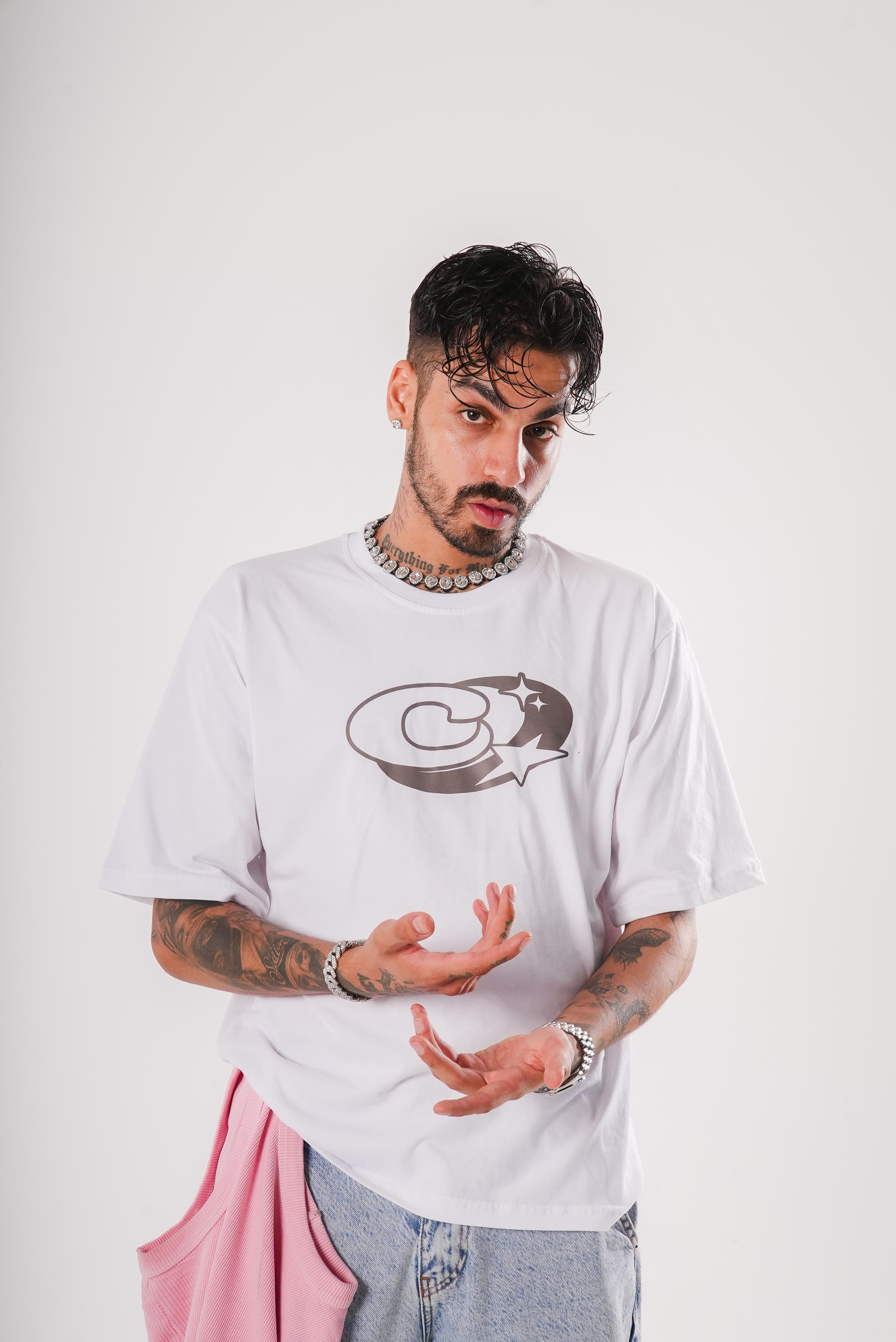 CHARKY WHITE OVERSIZE TEE TB18