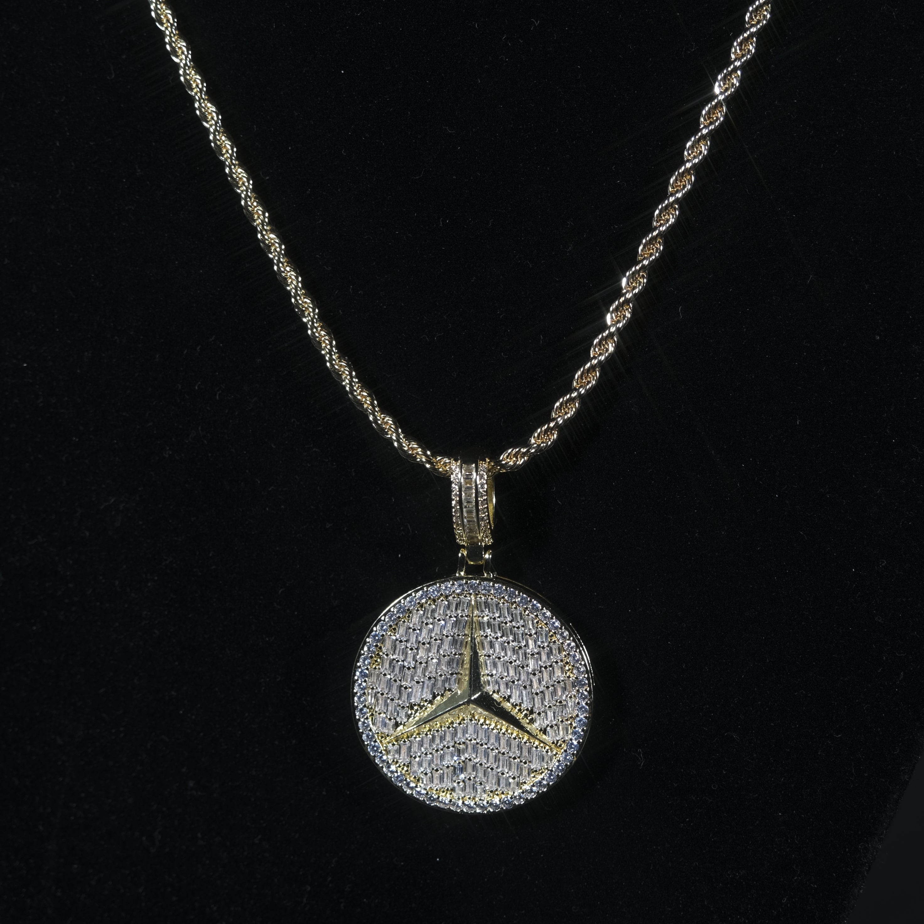 Iced Out Baget Merco Pendant Gold