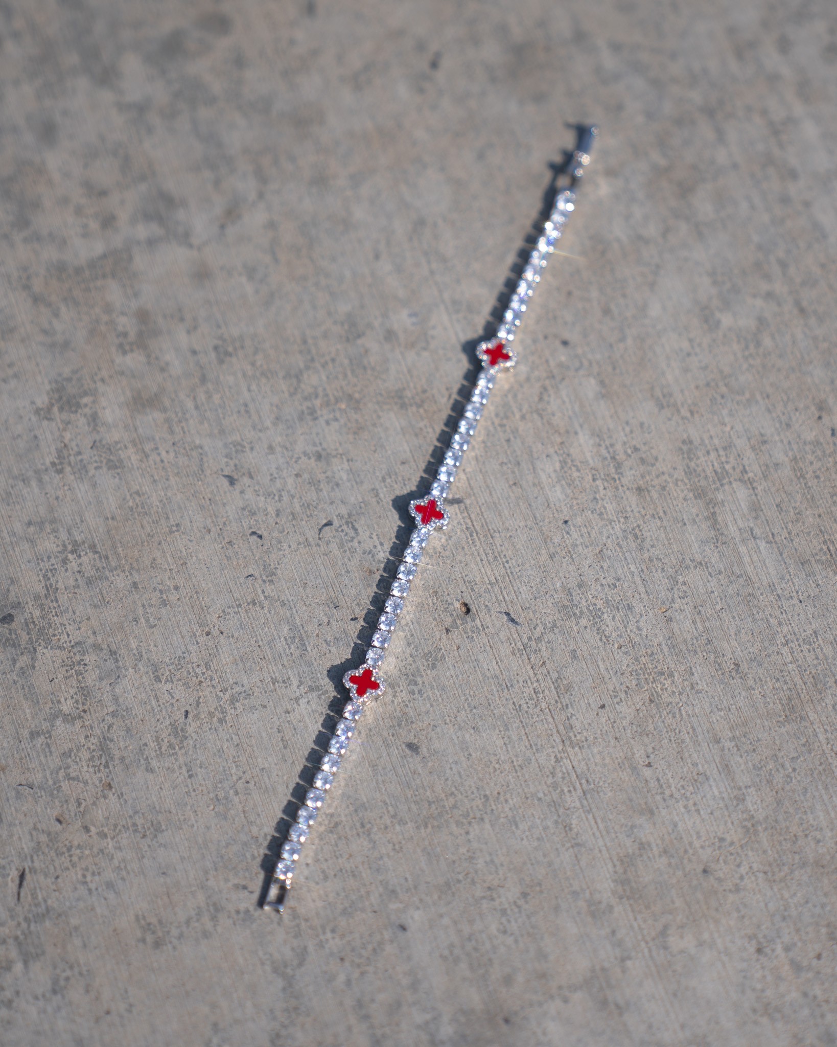 Clover Tennis Bracelet (Yonca Yapraklı Su Yolu Bileklik)
