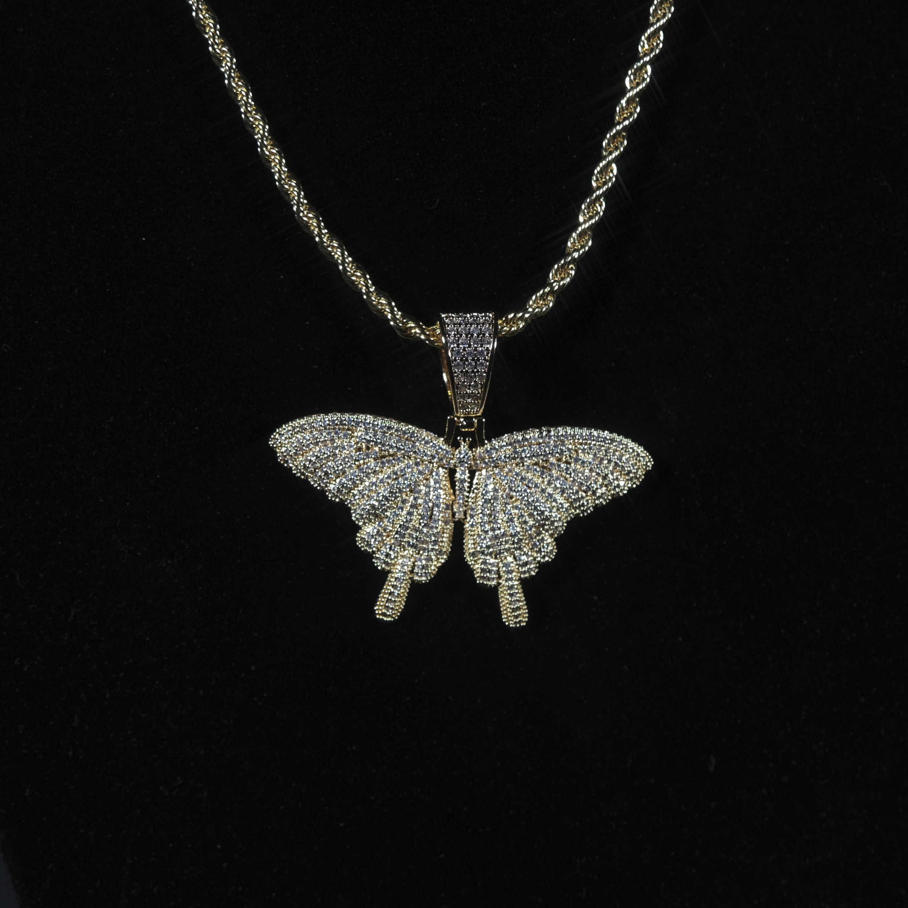 İced Butterfly Pendant Gold