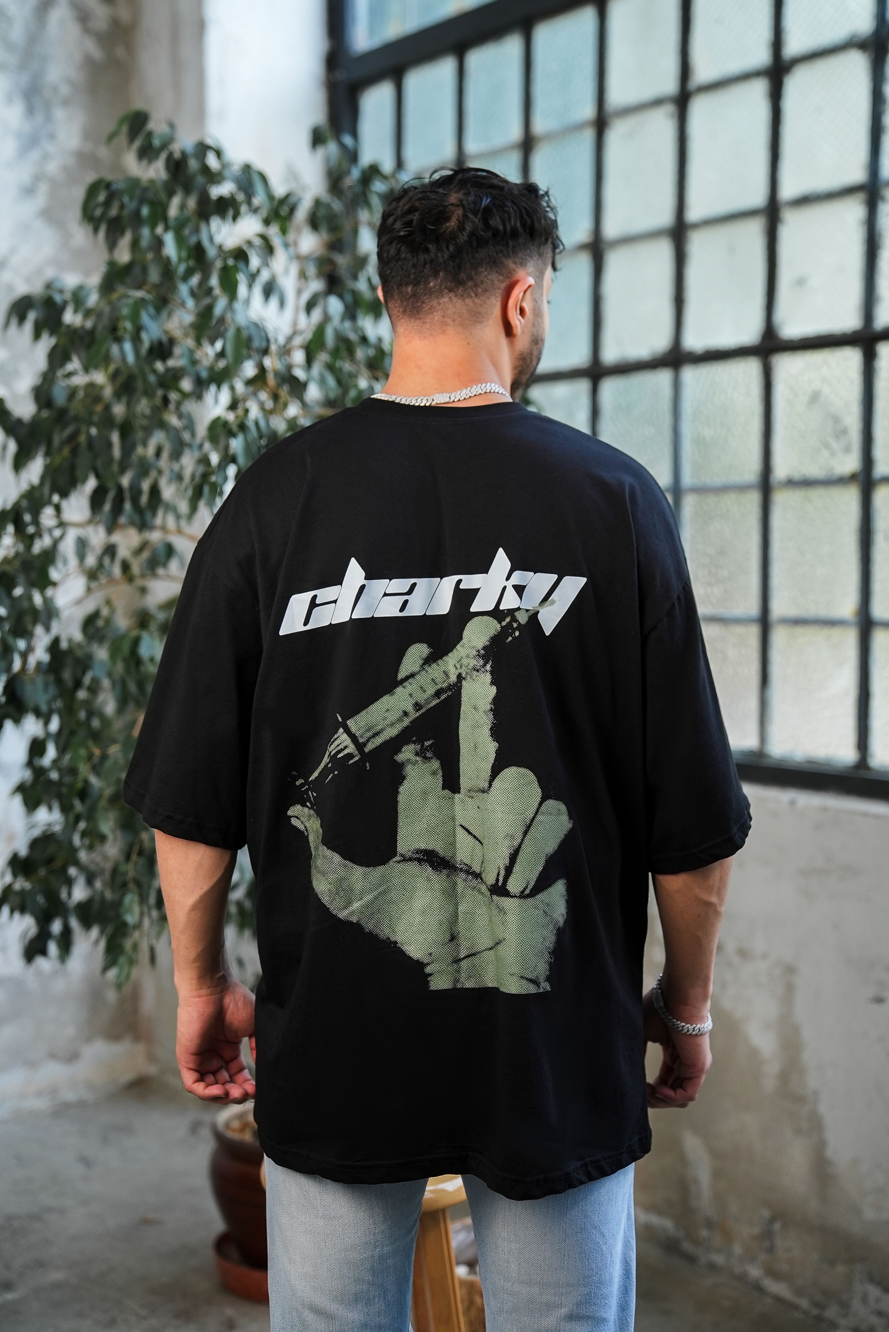 CHARKY BLACK OVERSIZE TEE TS8