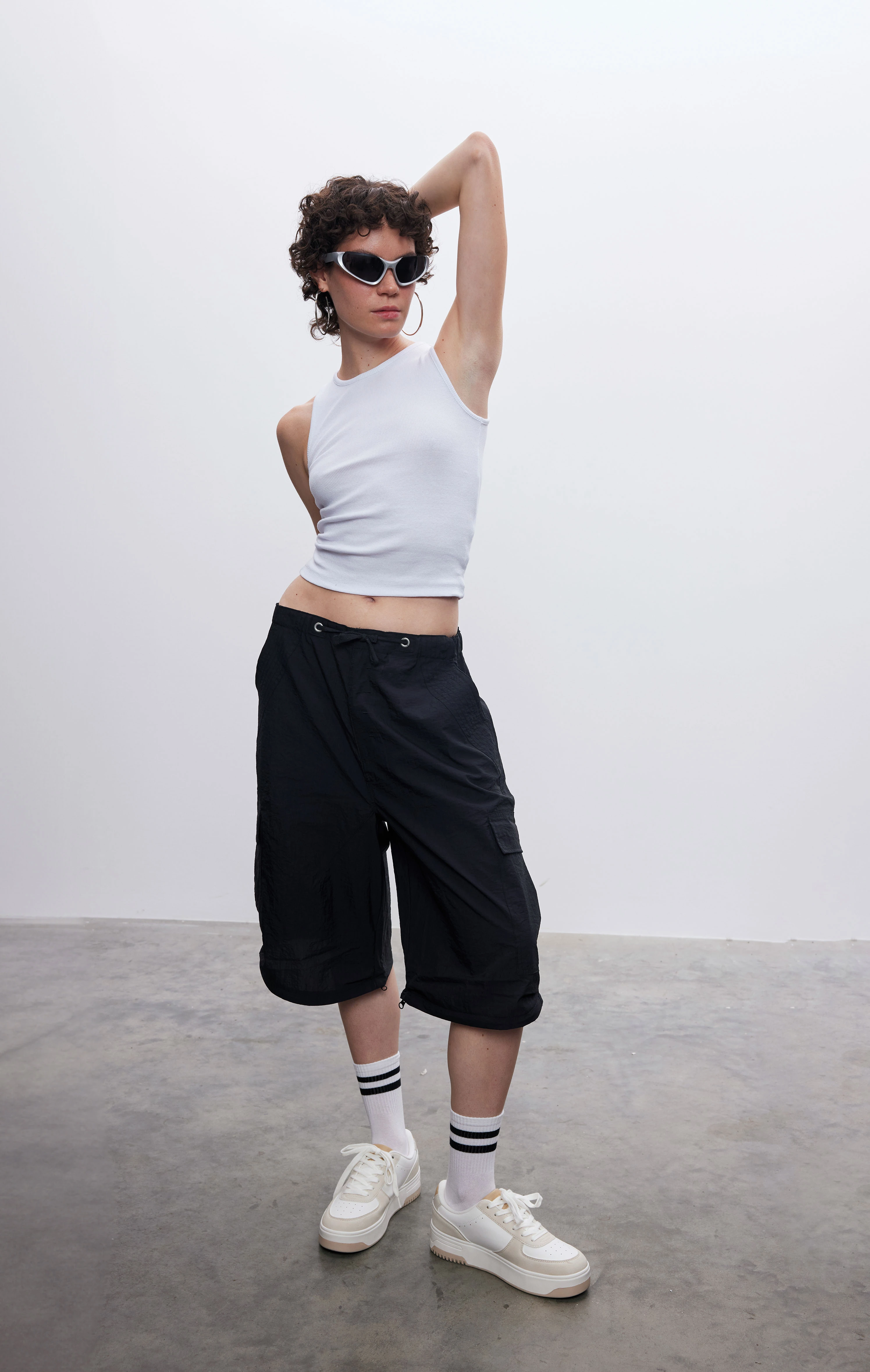 Kadın Siyah Fermuarlı Paraşüt Kargo Pantolon Şort