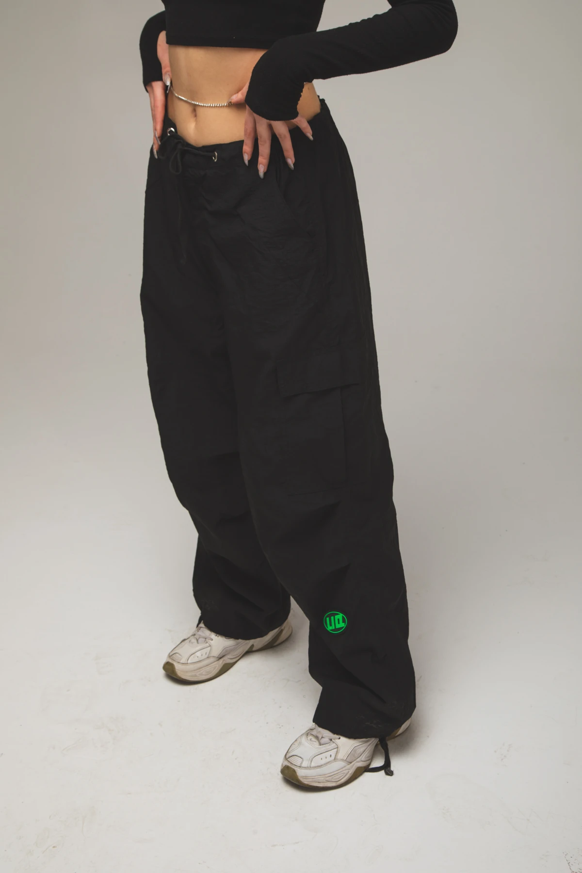 Kadın Patch Baskılı Wide Leg Siyah Paraşüt Pantolon