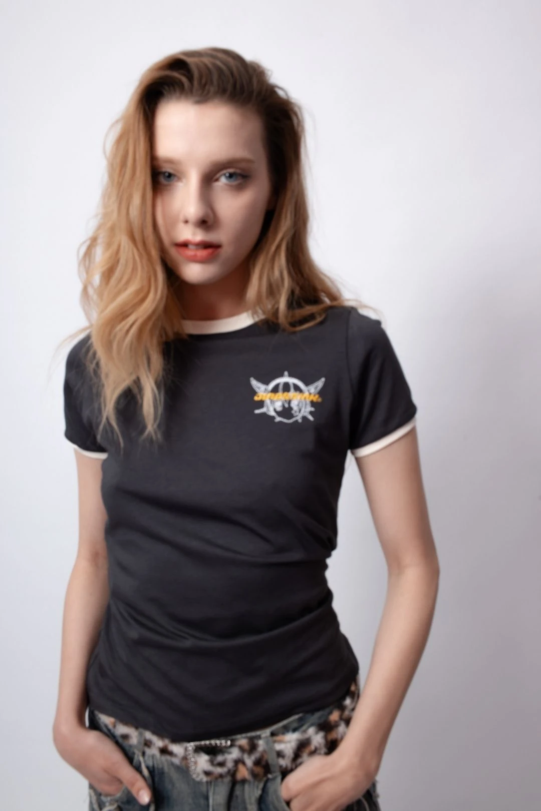 Astra Nakışlı Antrasit Kısa kollu Basic Kadın T-shirt