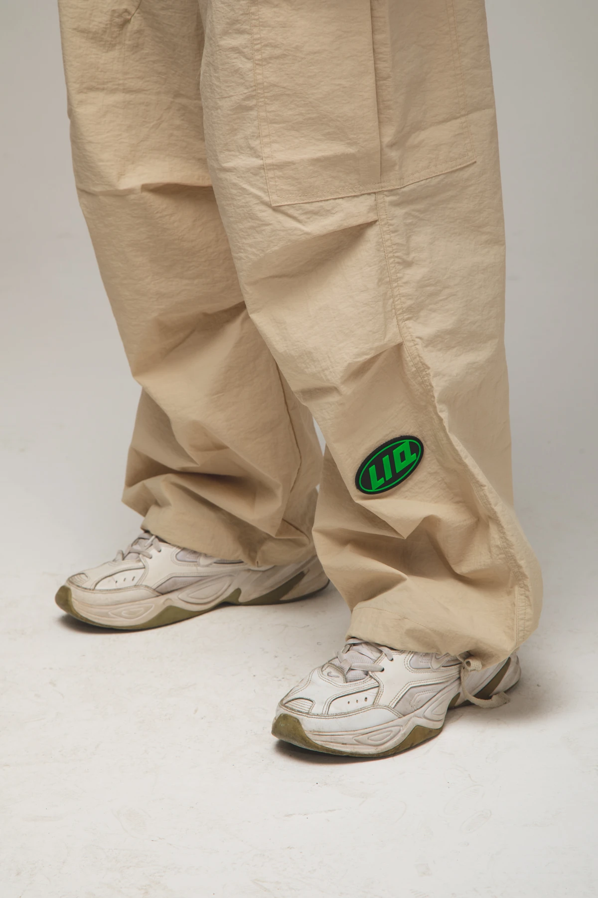 Kadın Patch Baskılı Wide Leg Bej Paraşüt Pantolon