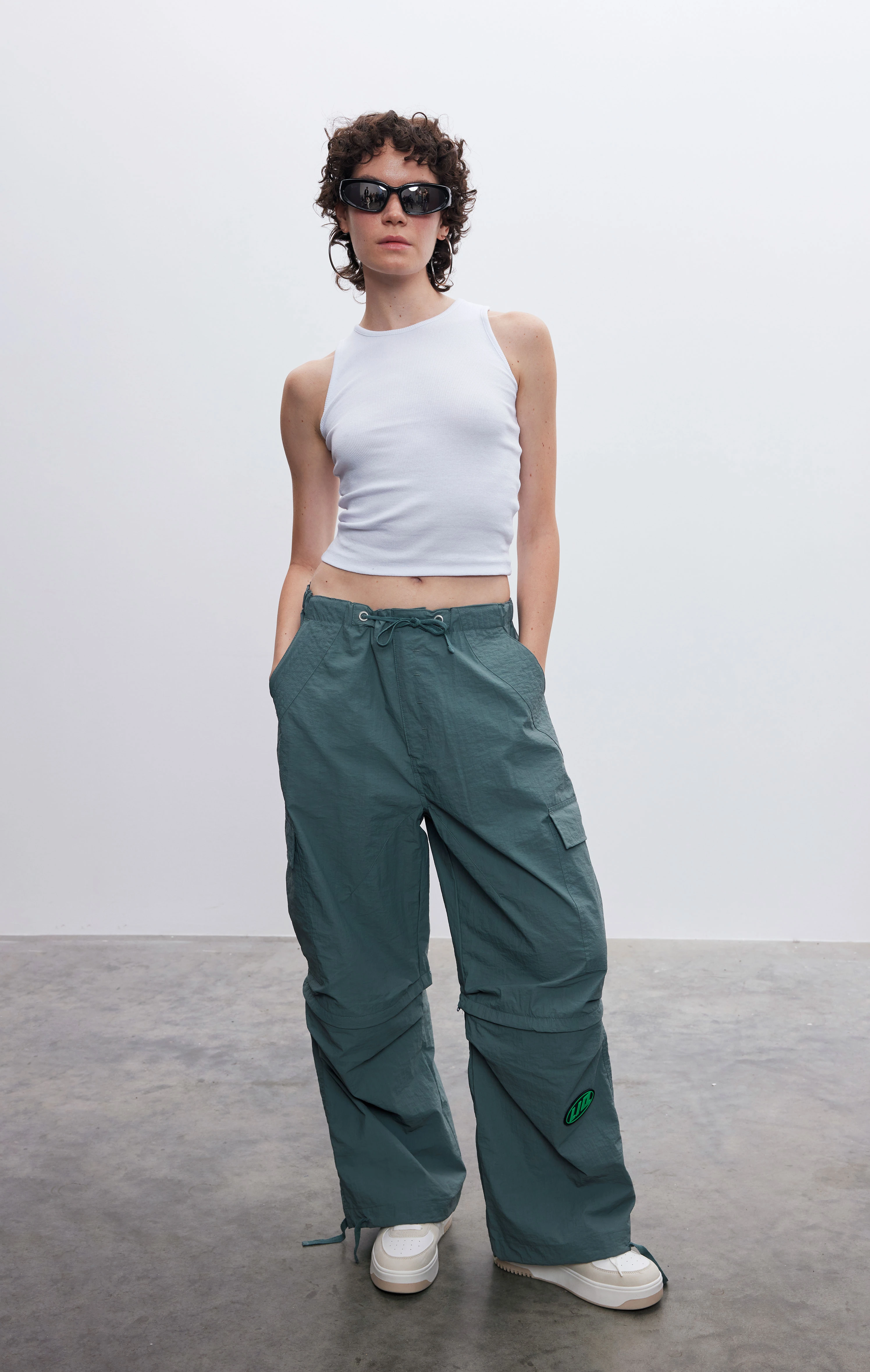 Kadın Haki Fermuarlı Paraşüt Kargo Pantolon Şort