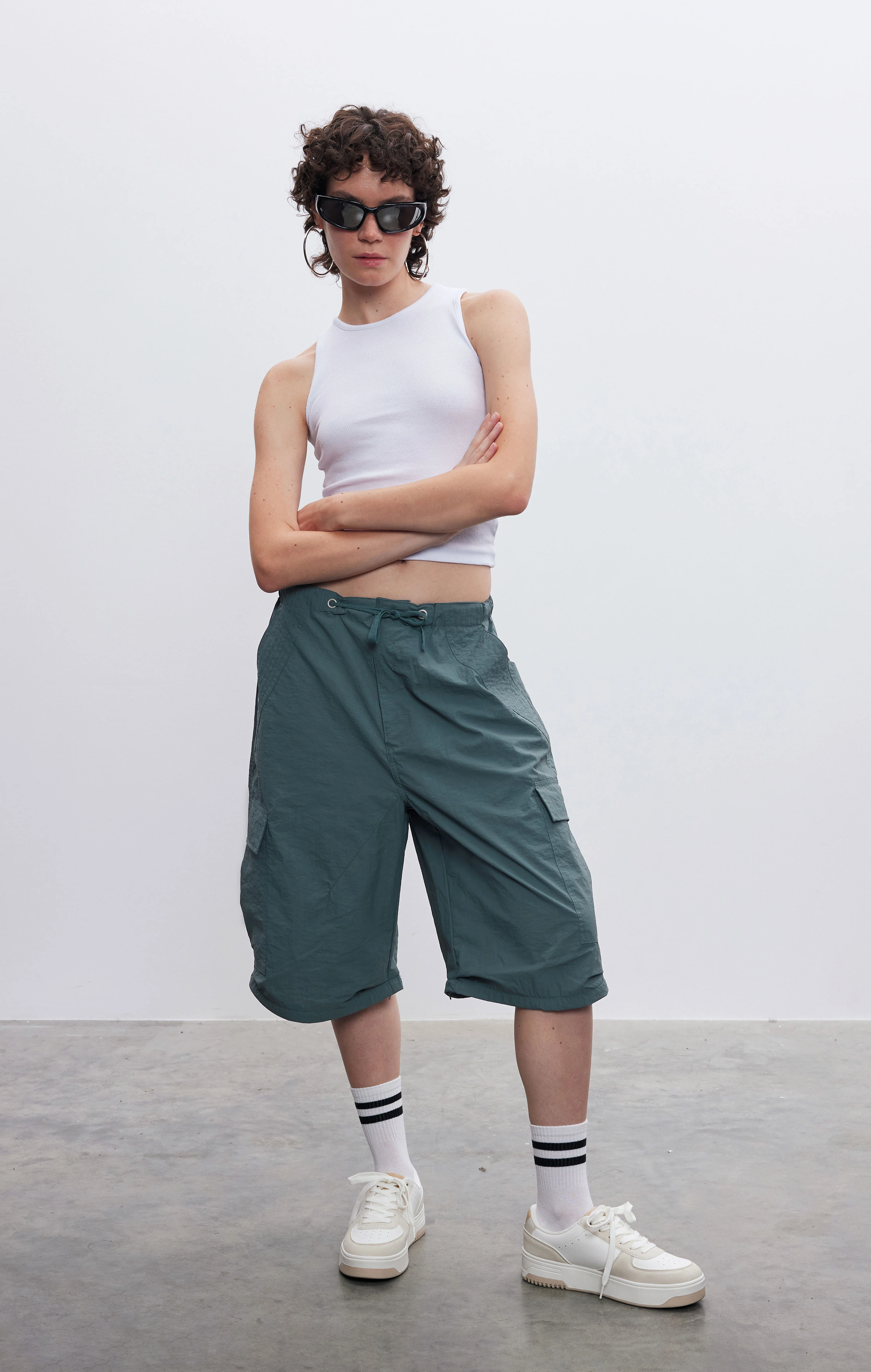 Kadın Haki Fermuarlı Paraşüt Kargo Pantolon Şort