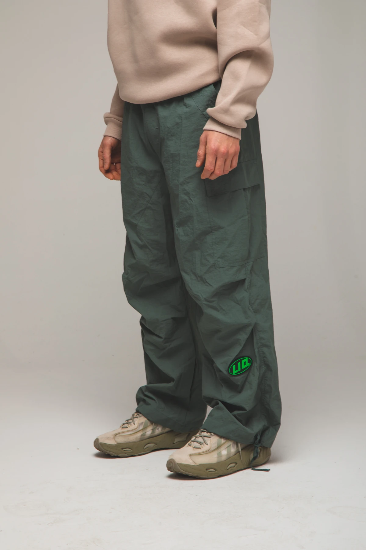 Erkek Patch Baskılı Wide Leg Haki Paraşüt Pantolon