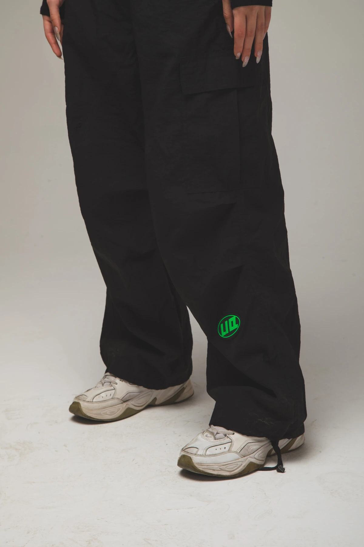 Kadın Patch Baskılı Wide Leg Siyah Paraşüt Pantolon