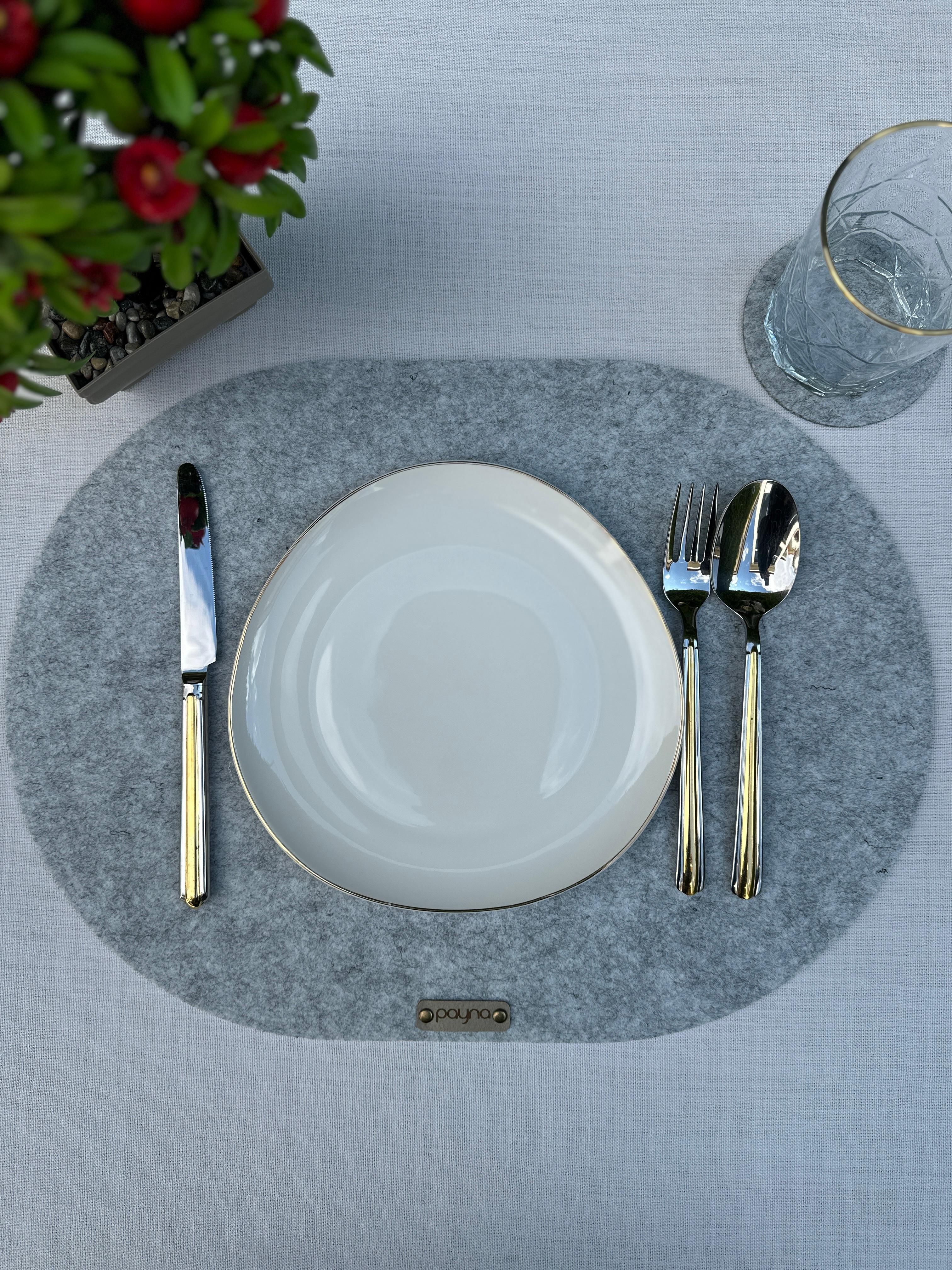 Oval Keçe Amerikan Servis Altlığı ( 6 Adet Amerikan Servis & 6 Adet Bardak Altlığı )