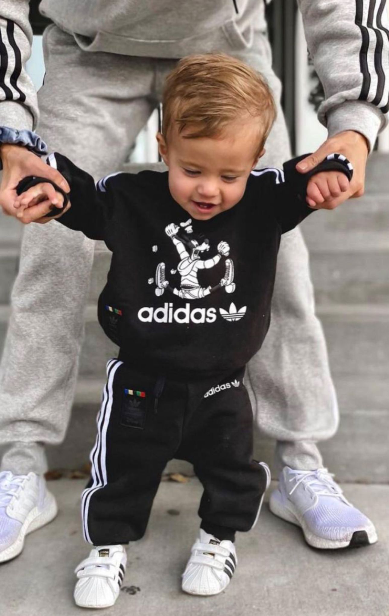 Şeritli Baskılı Siyah Eşofman Takımı