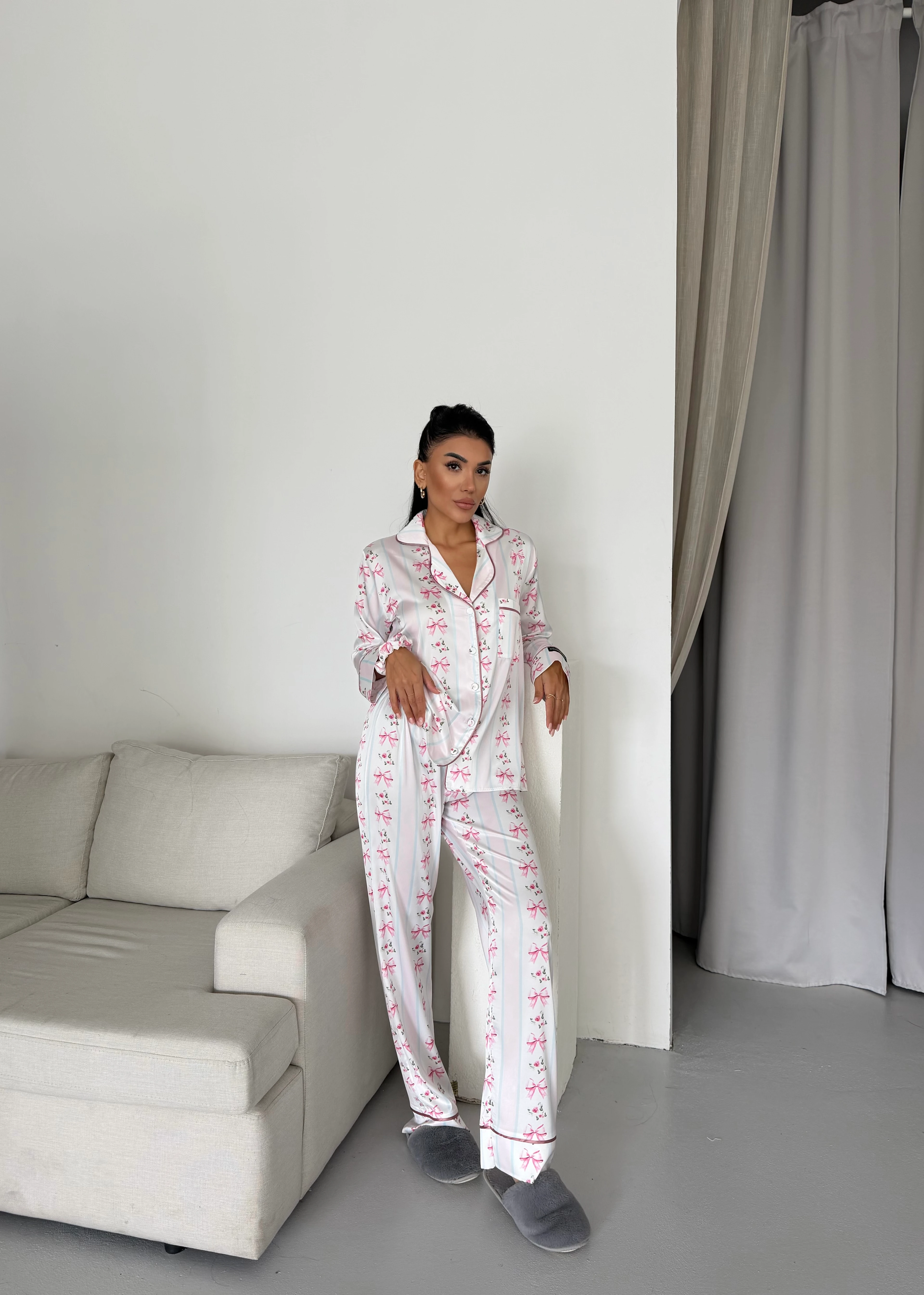 Kurdele ve Çiçek Desenli Saten Uzun Kollu Pijama Takımı