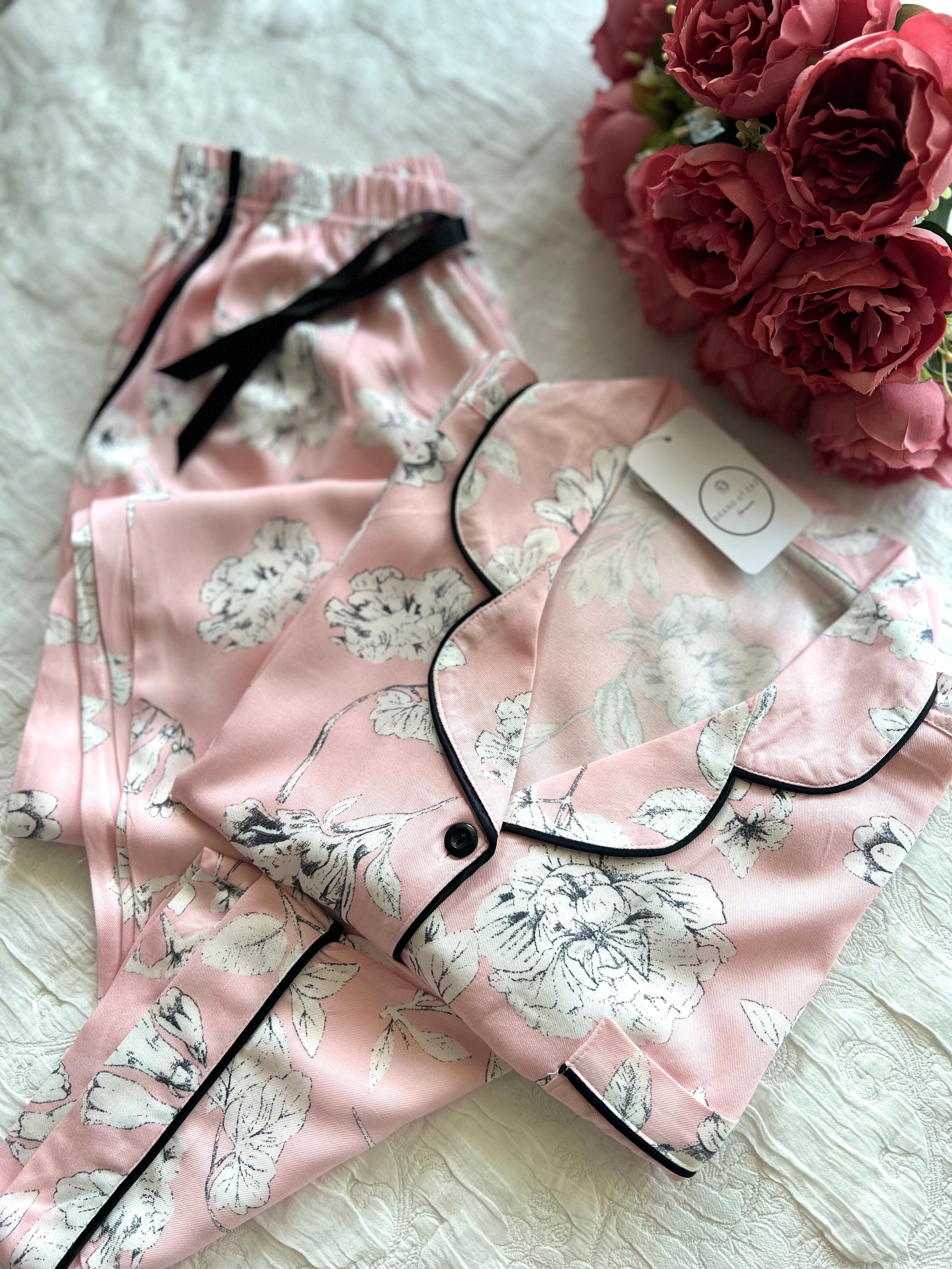 Pembe Beyaz Çiçekli Pamuk Dokuma Kısa Kollu Pijama Takımı