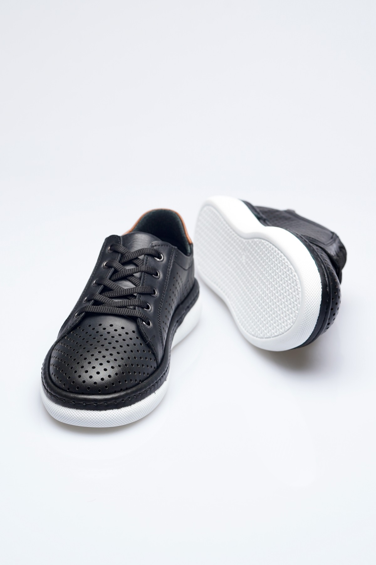 Siyah Delikli İtalyan Tasarım Ortopedik Taban İç Dış Hakiki Deri Casual Ayakkabı