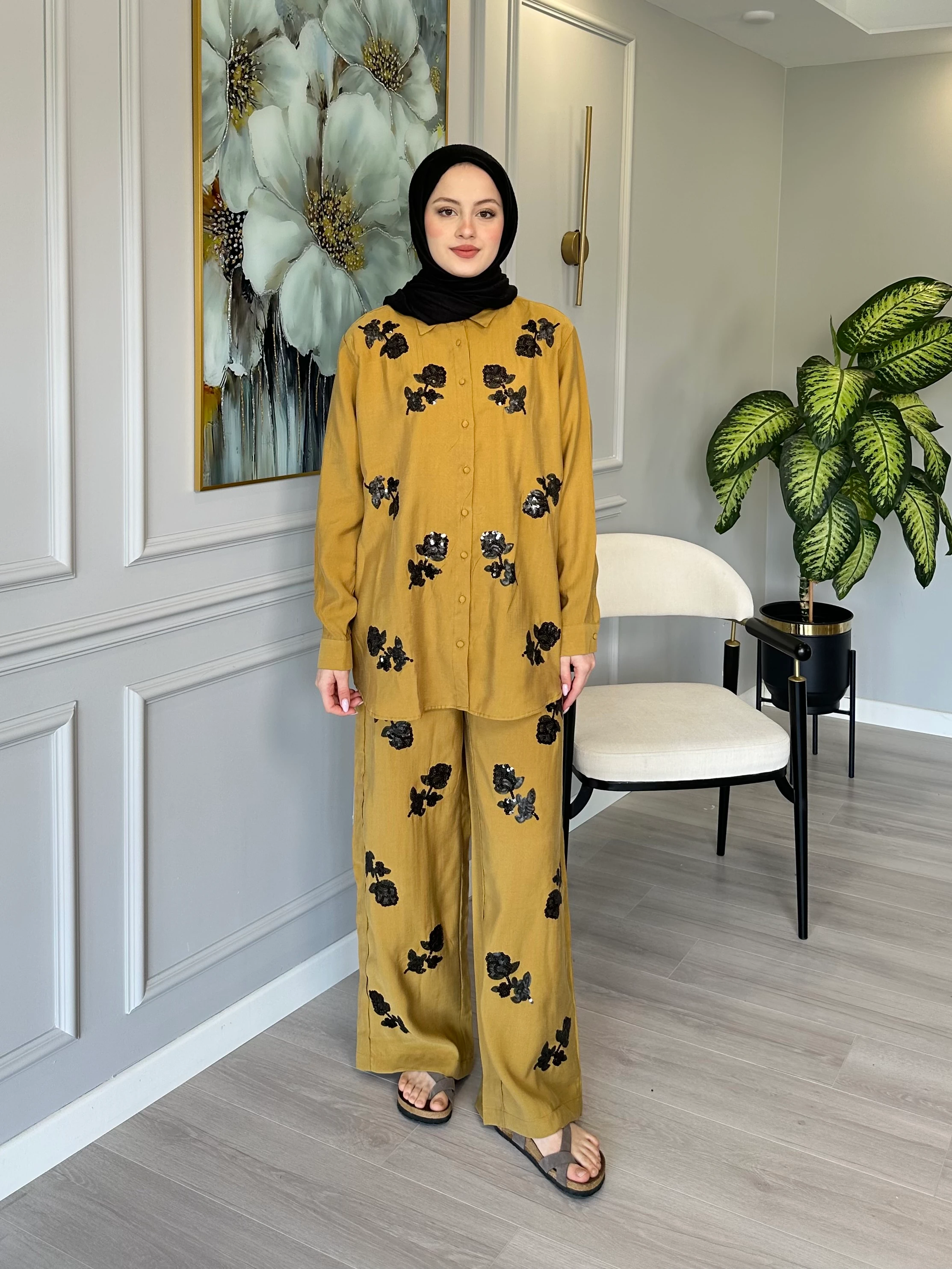 Payet Çiçek Motifli Takım Yağ Yeşili