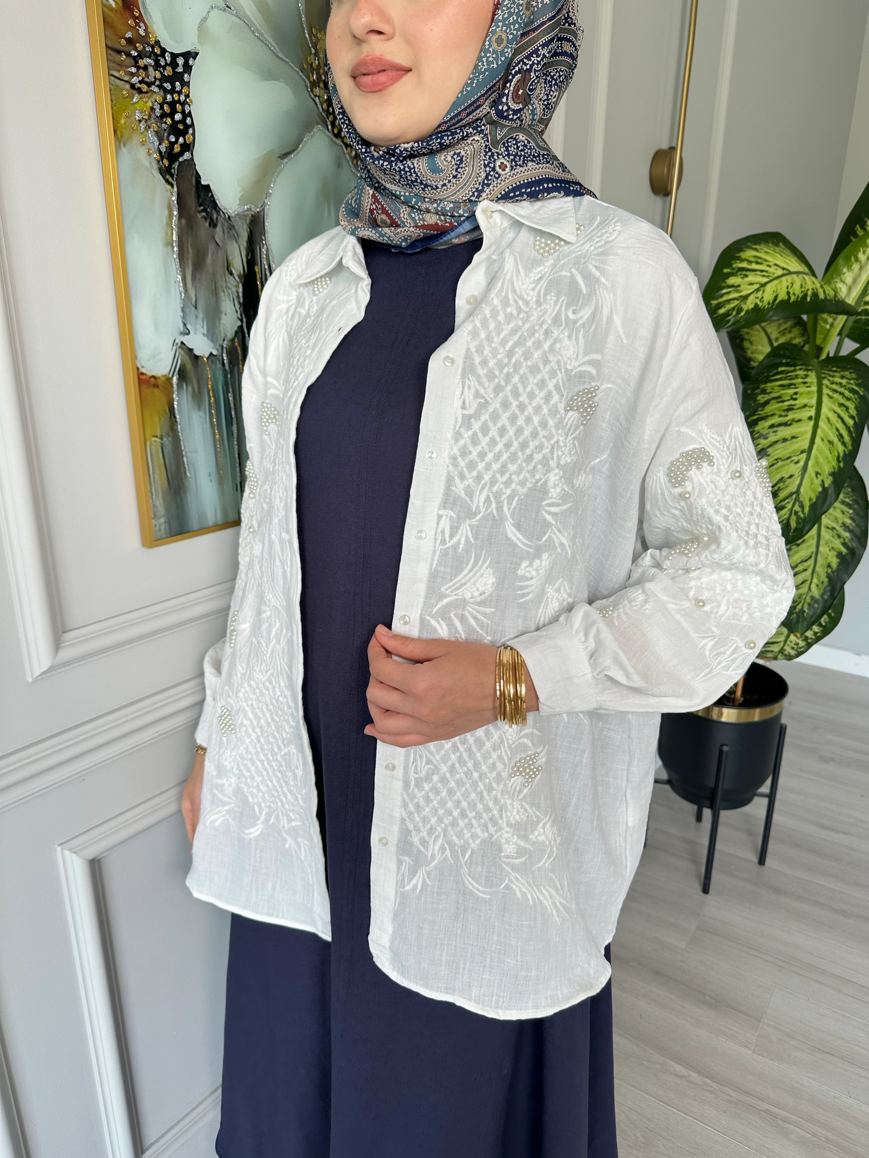  Keten Kumaş Önü Nakış İşlemeli Gömlek