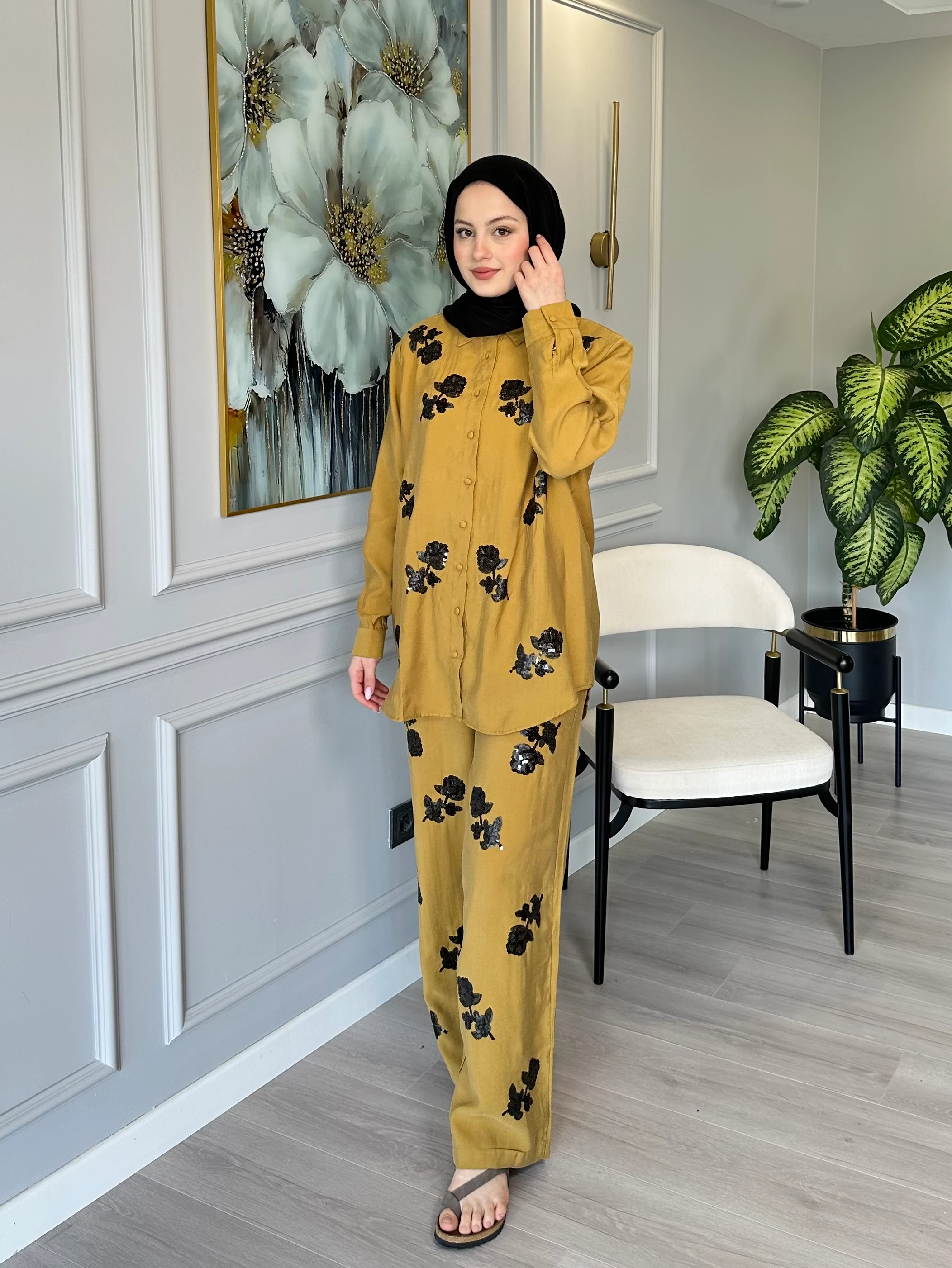 Payet Çiçek Motifli Takım Yağ Yeşili