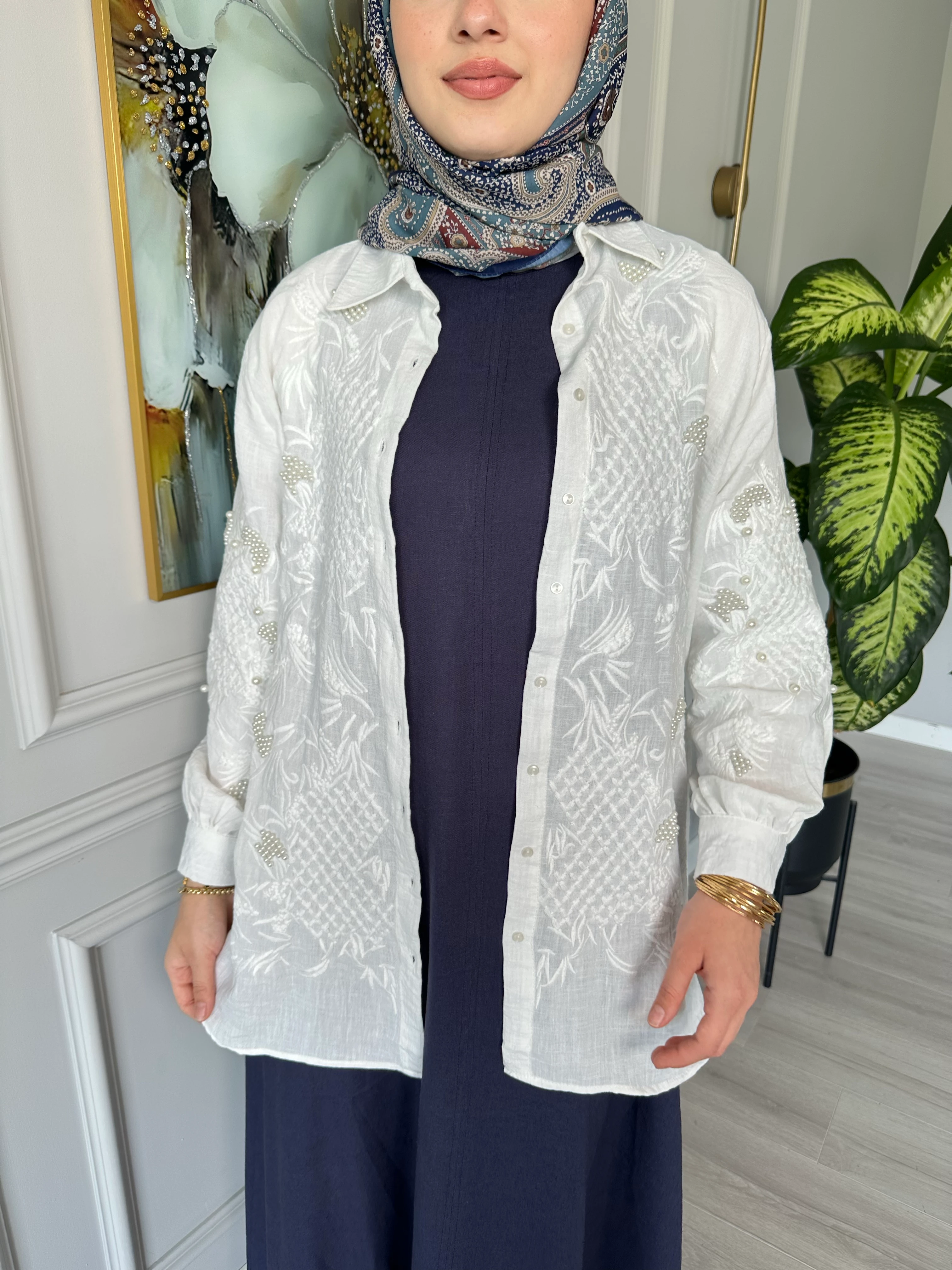  Keten Kumaş Önü Nakış İşlemeli Gömlek