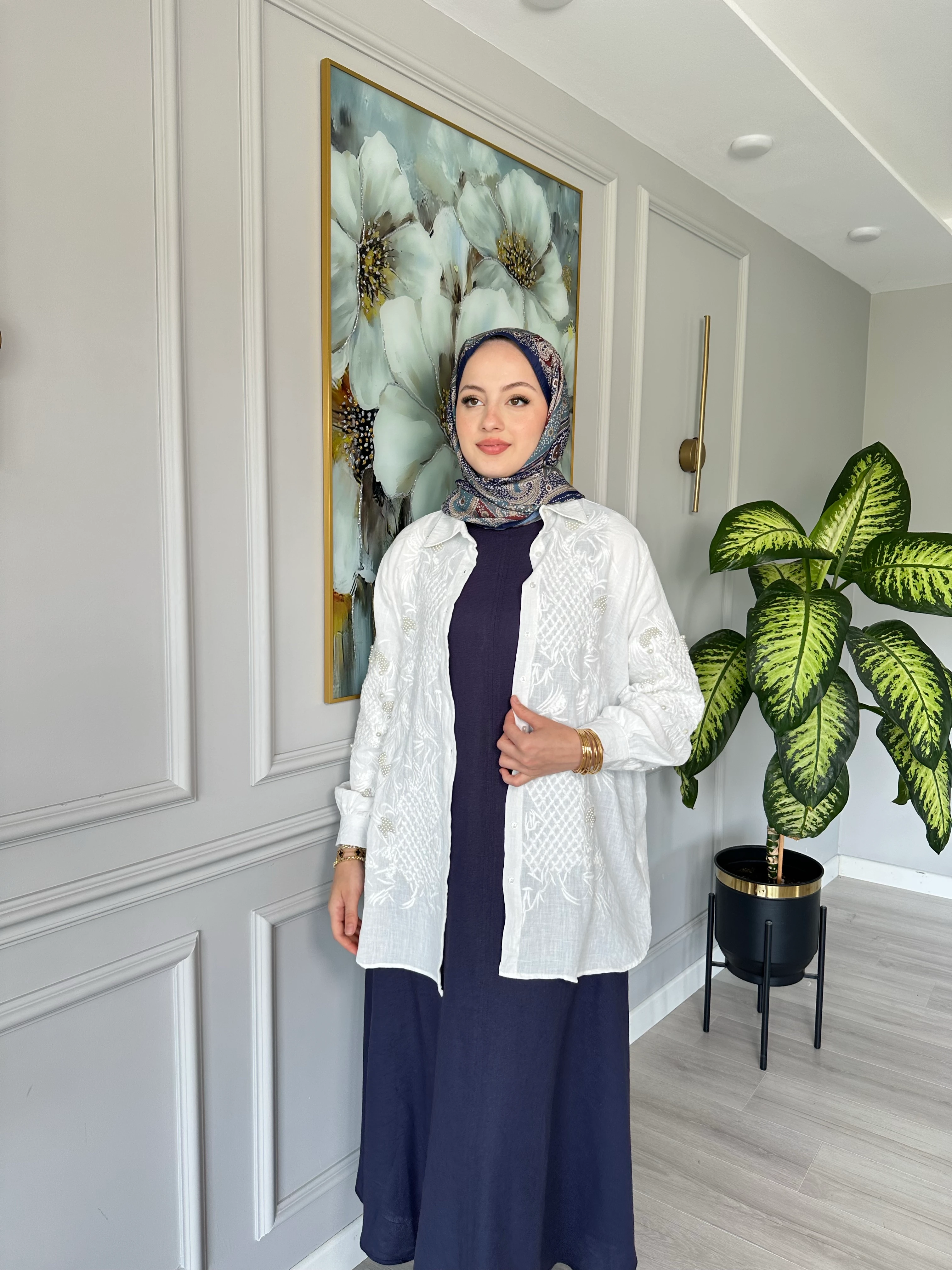  Keten Kumaş Önü Nakış İşlemeli Gömlek