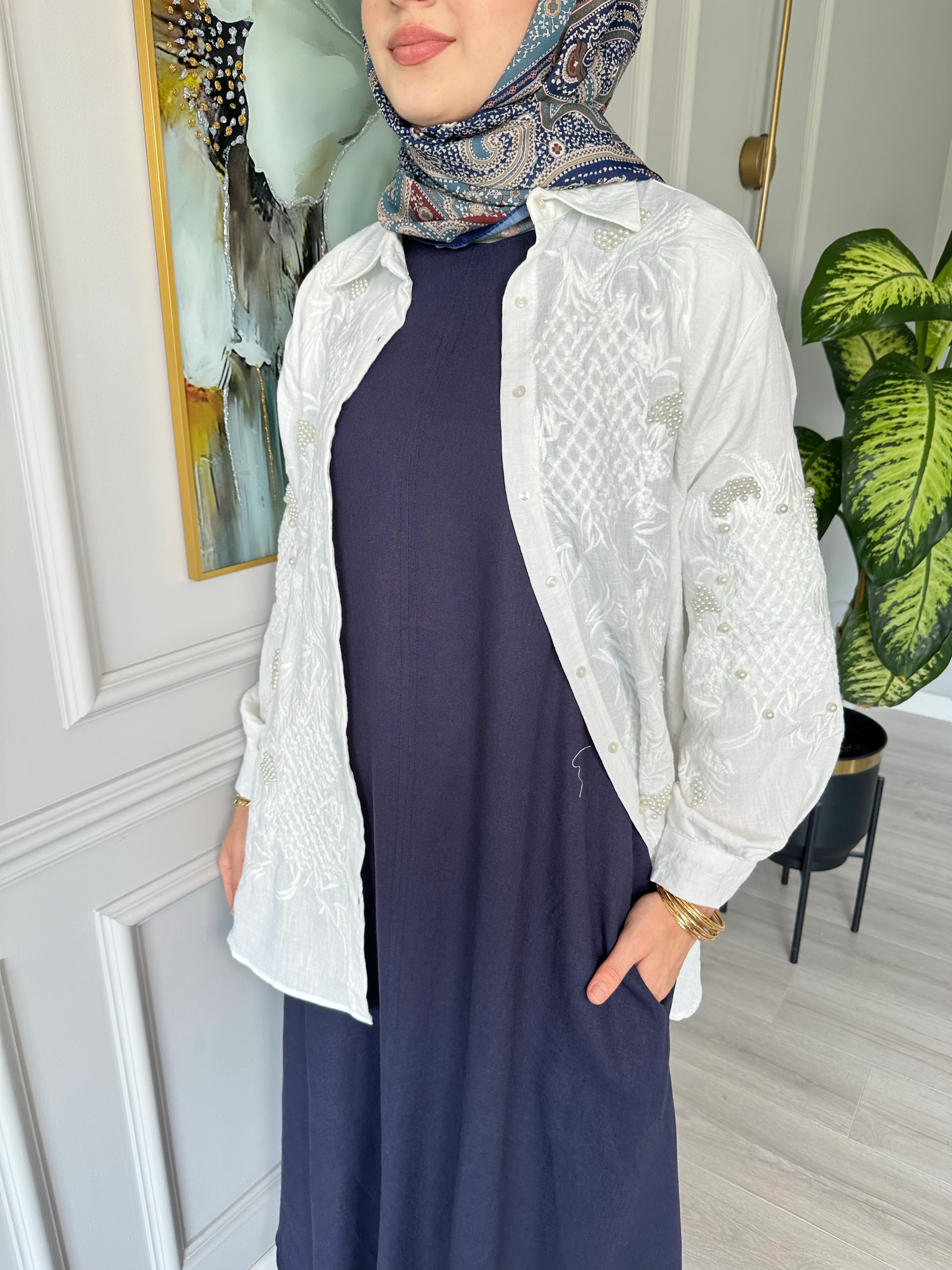  Keten Kumaş Önü Nakış İşlemeli Gömlek