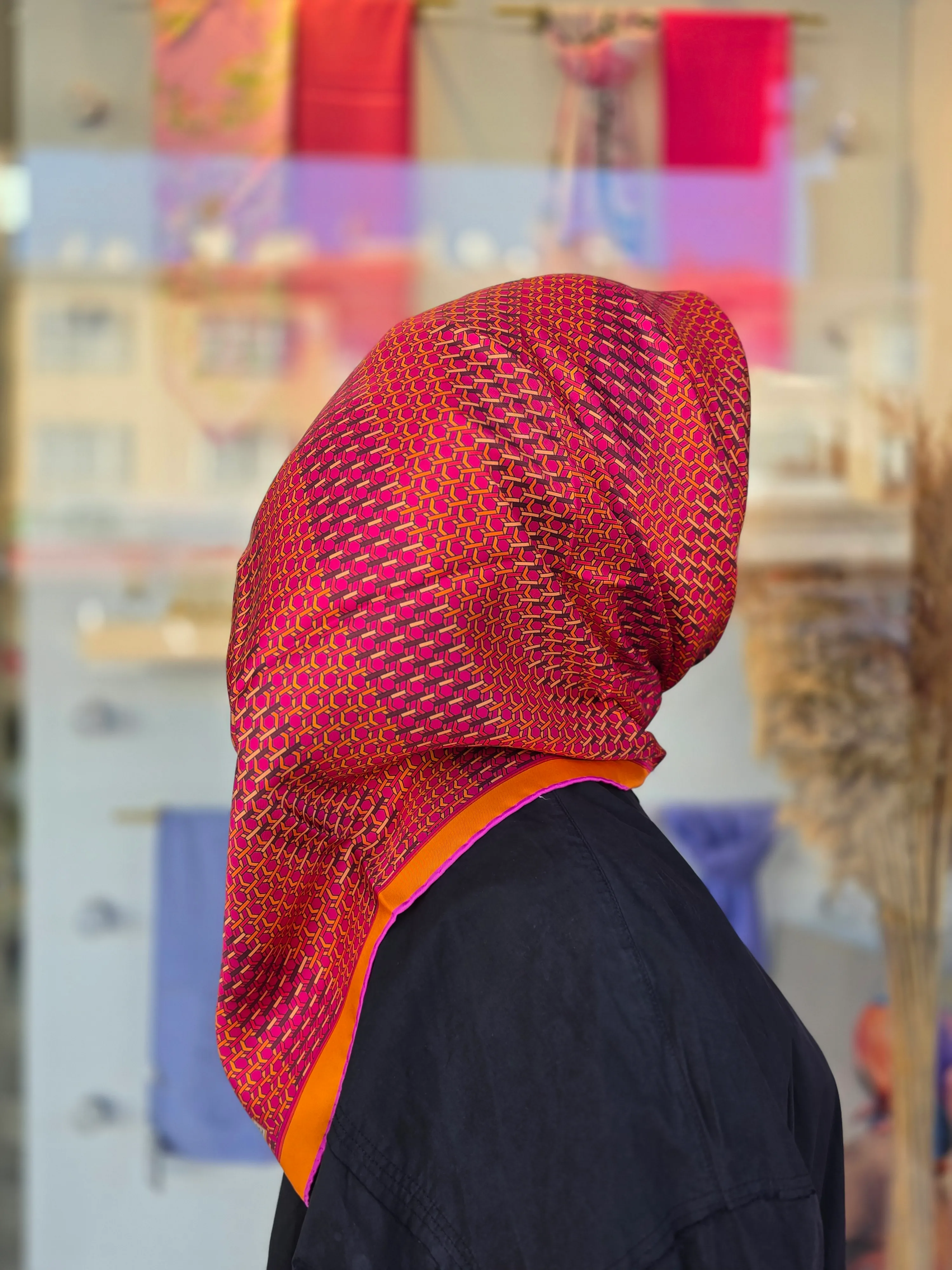 KLASİK DESENLİ %100 TWİLL İPEK EŞARP