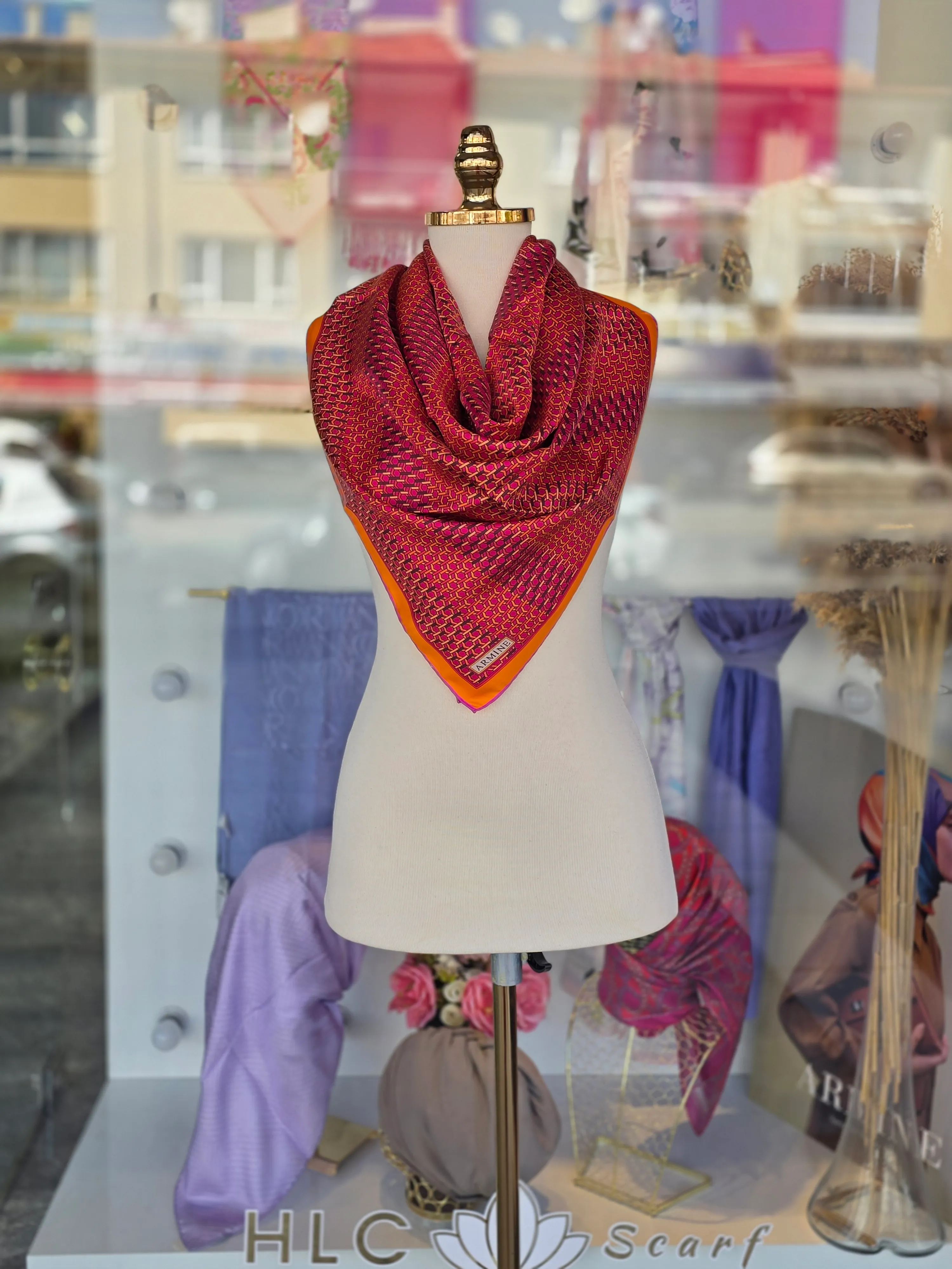 KLASİK DESENLİ %100 TWİLL İPEK EŞARP