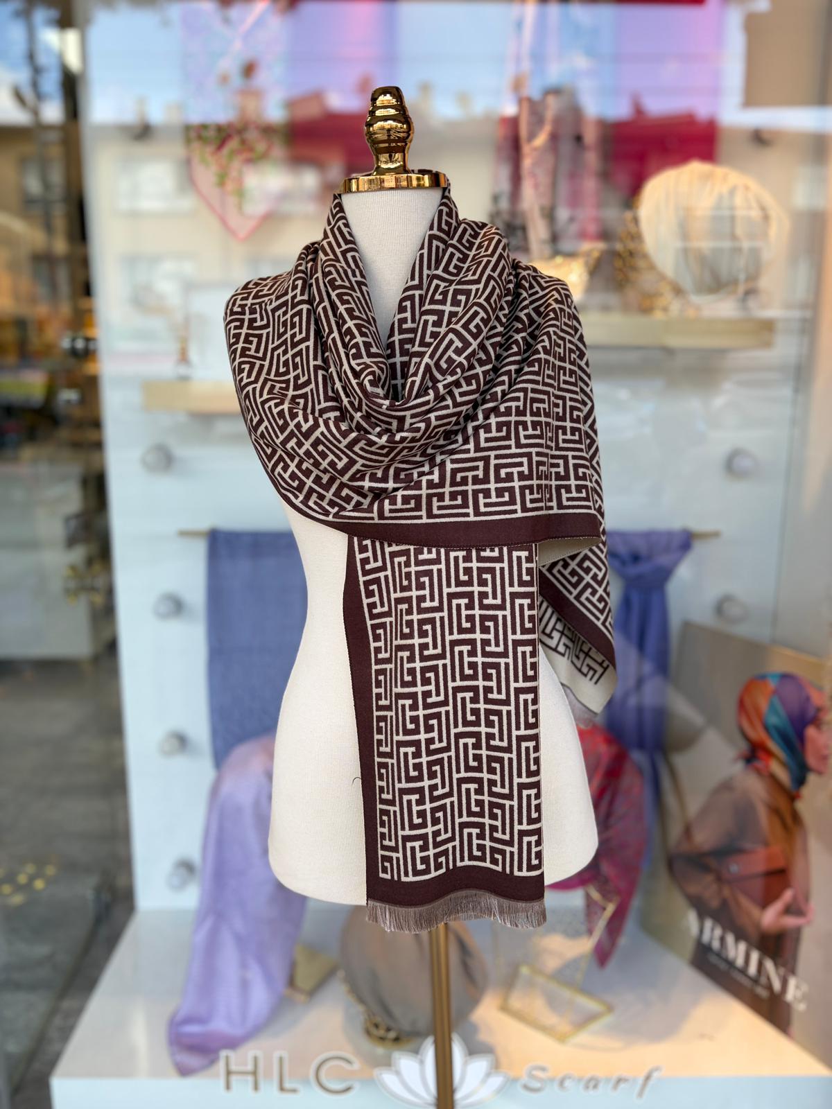 ÇİFT TARAFLI GEOMETRİK DESEN YÜN KAŞMİR OMUZ ŞALI - KAHVERENGİ