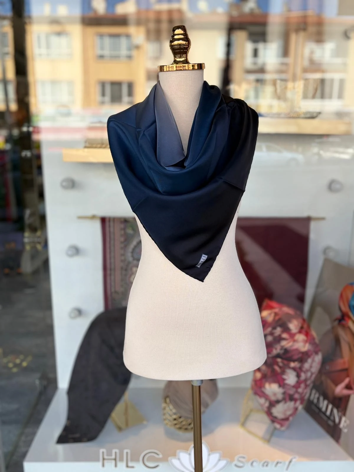 Degrade Desen %100 Twill İpek Eşarp - LACİVERT