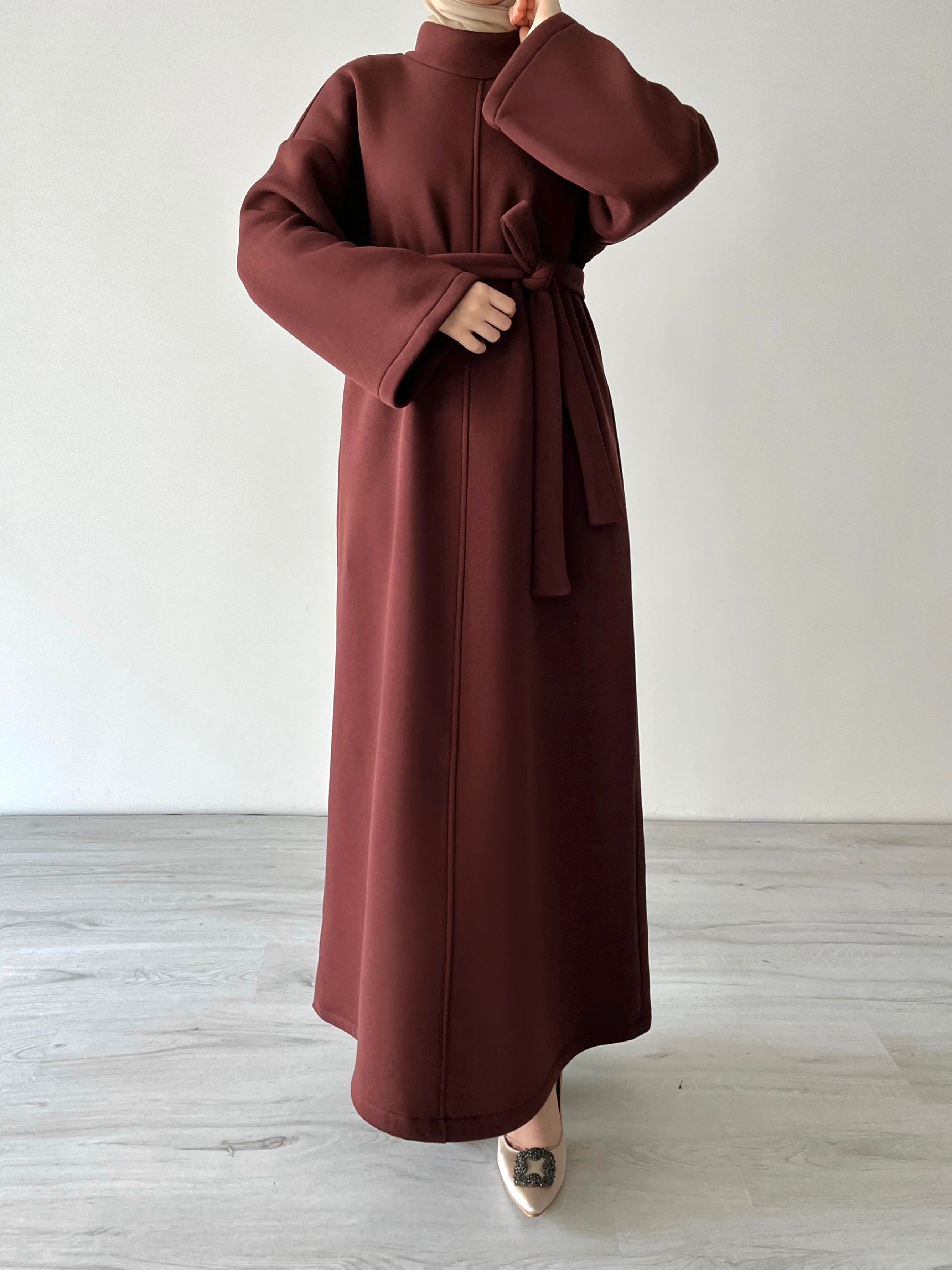 OVERSIZE SEYYAR KEMERLİ ÜÇ İPLİK ŞARDONLU ELBİSE KAHVERENGİ