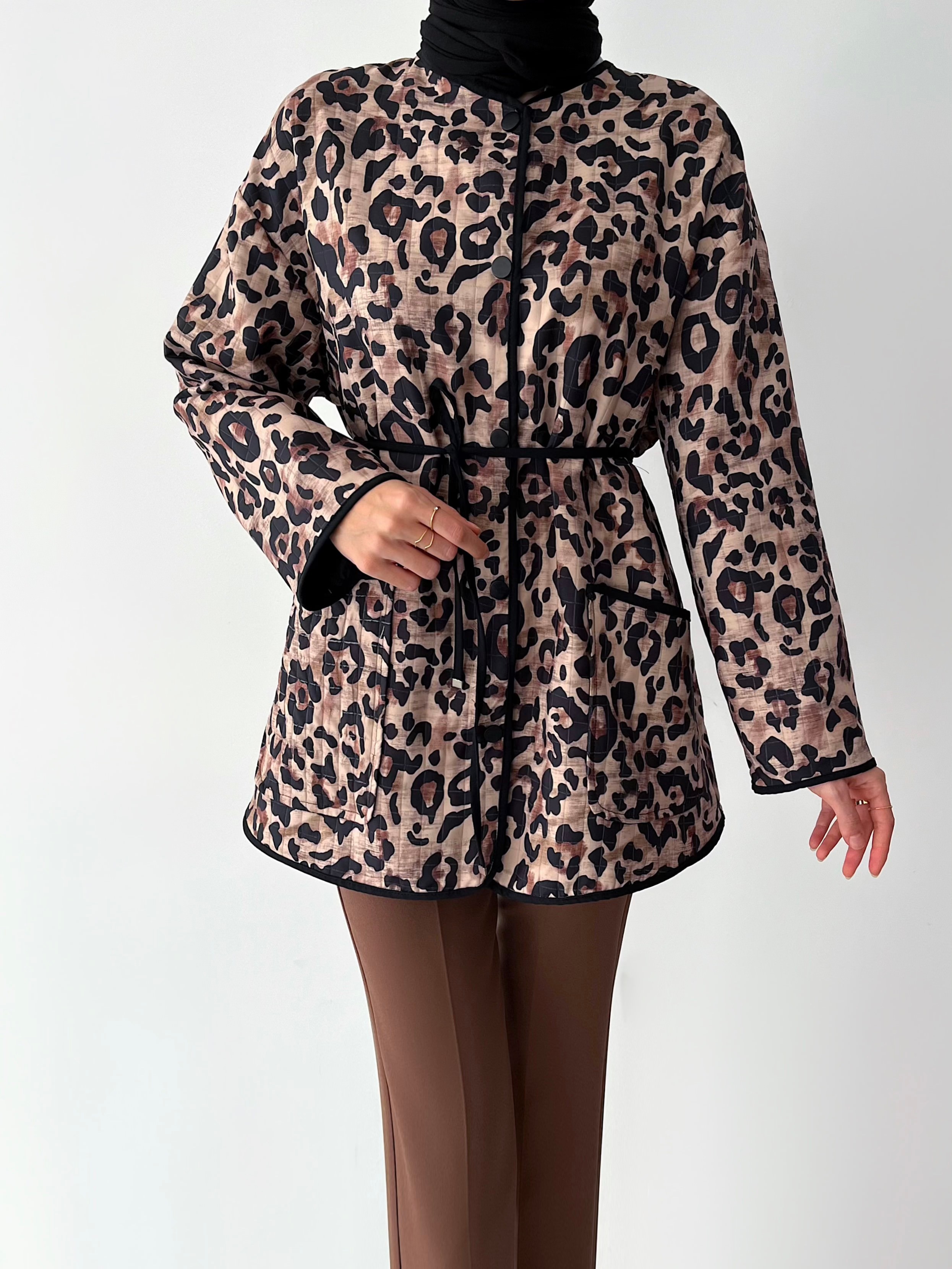 LEOPAR DESENLİ KAPİTONE MONT