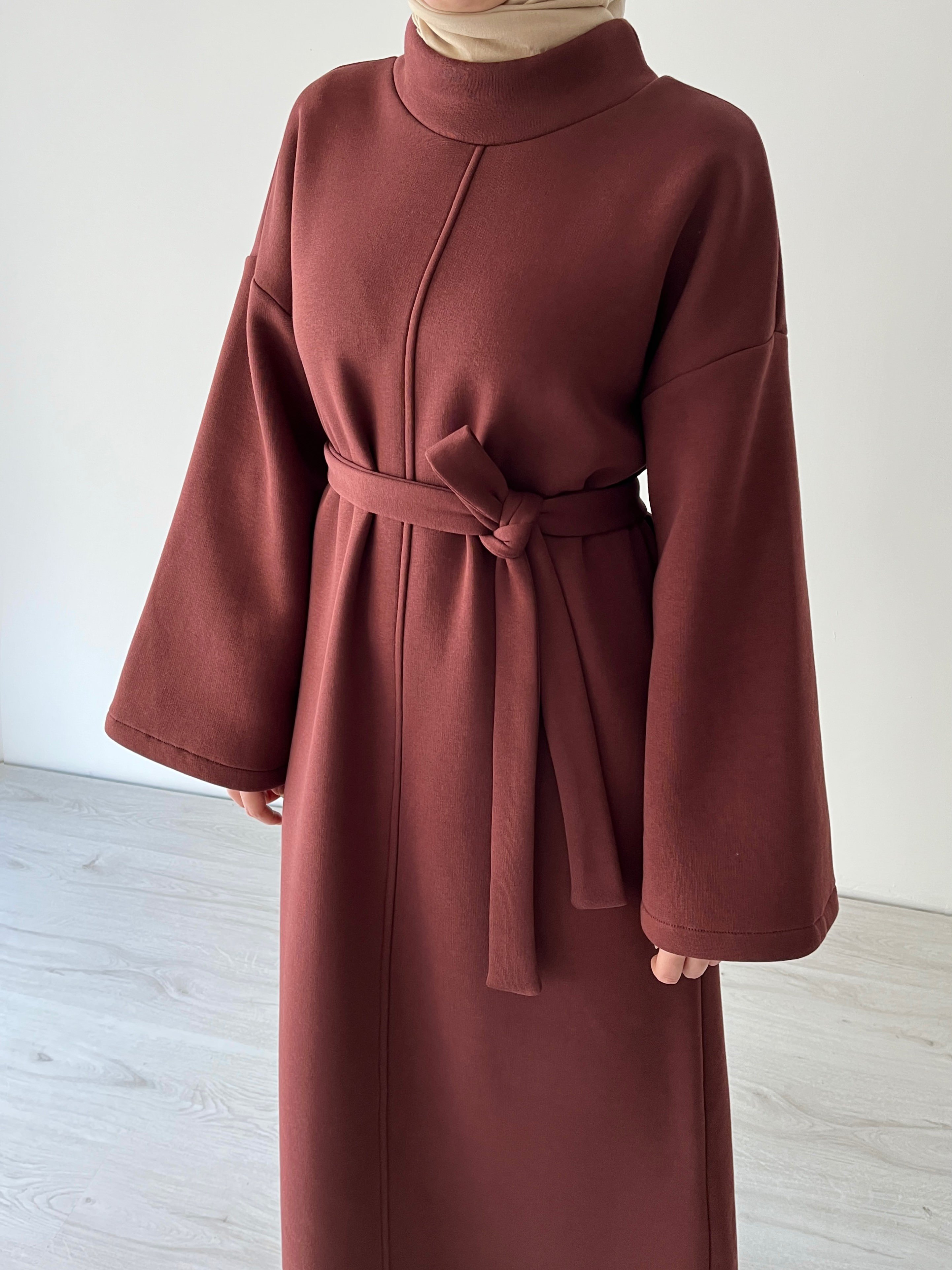 OVERSIZE SEYYAR KEMERLİ ÜÇ İPLİK ŞARDONLU ELBİSE KAHVERENGİ