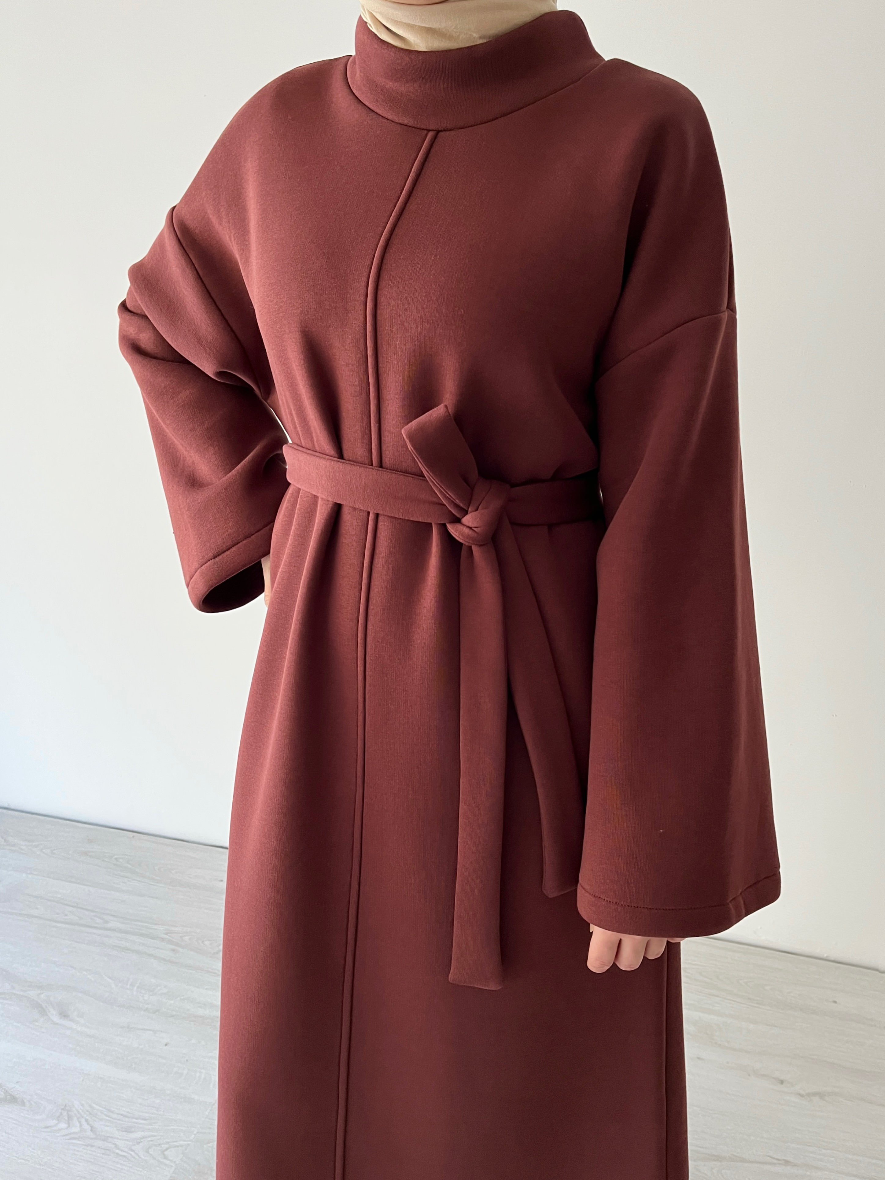 OVERSIZE SEYYAR KEMERLİ ÜÇ İPLİK ŞARDONLU ELBİSE KAHVERENGİ