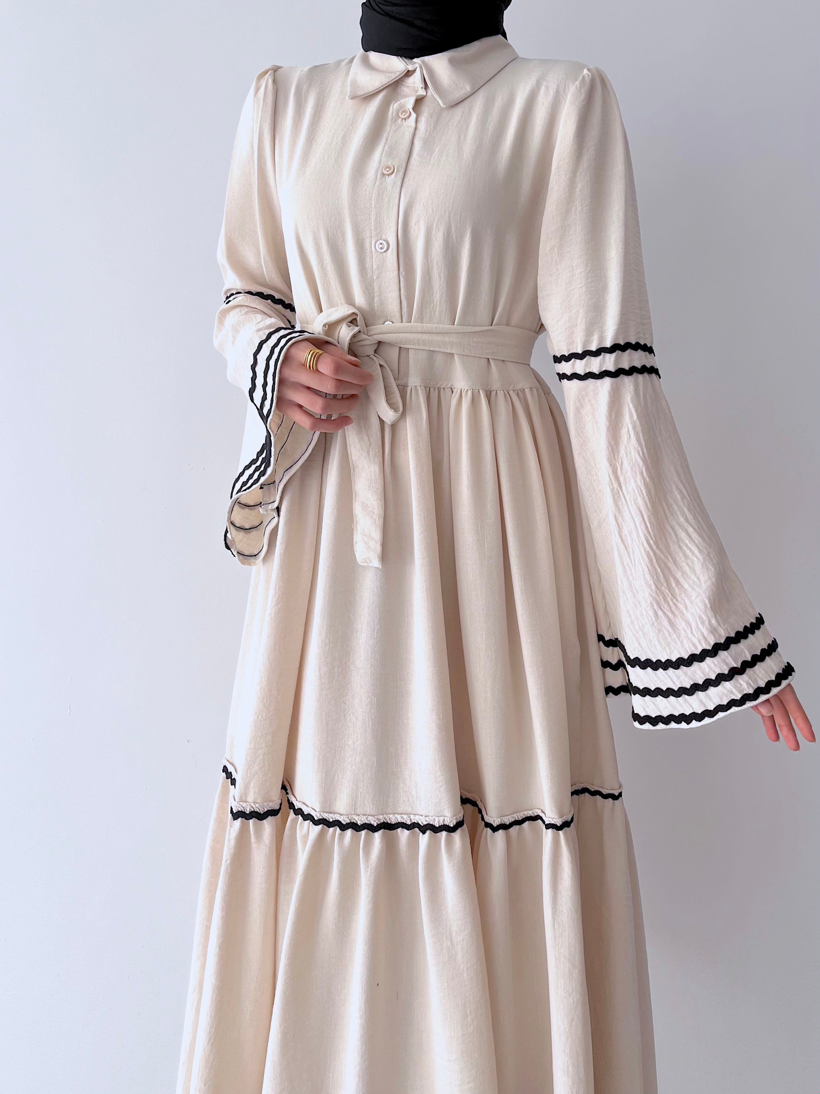 NAKIŞ DETAYLI ELBİSE