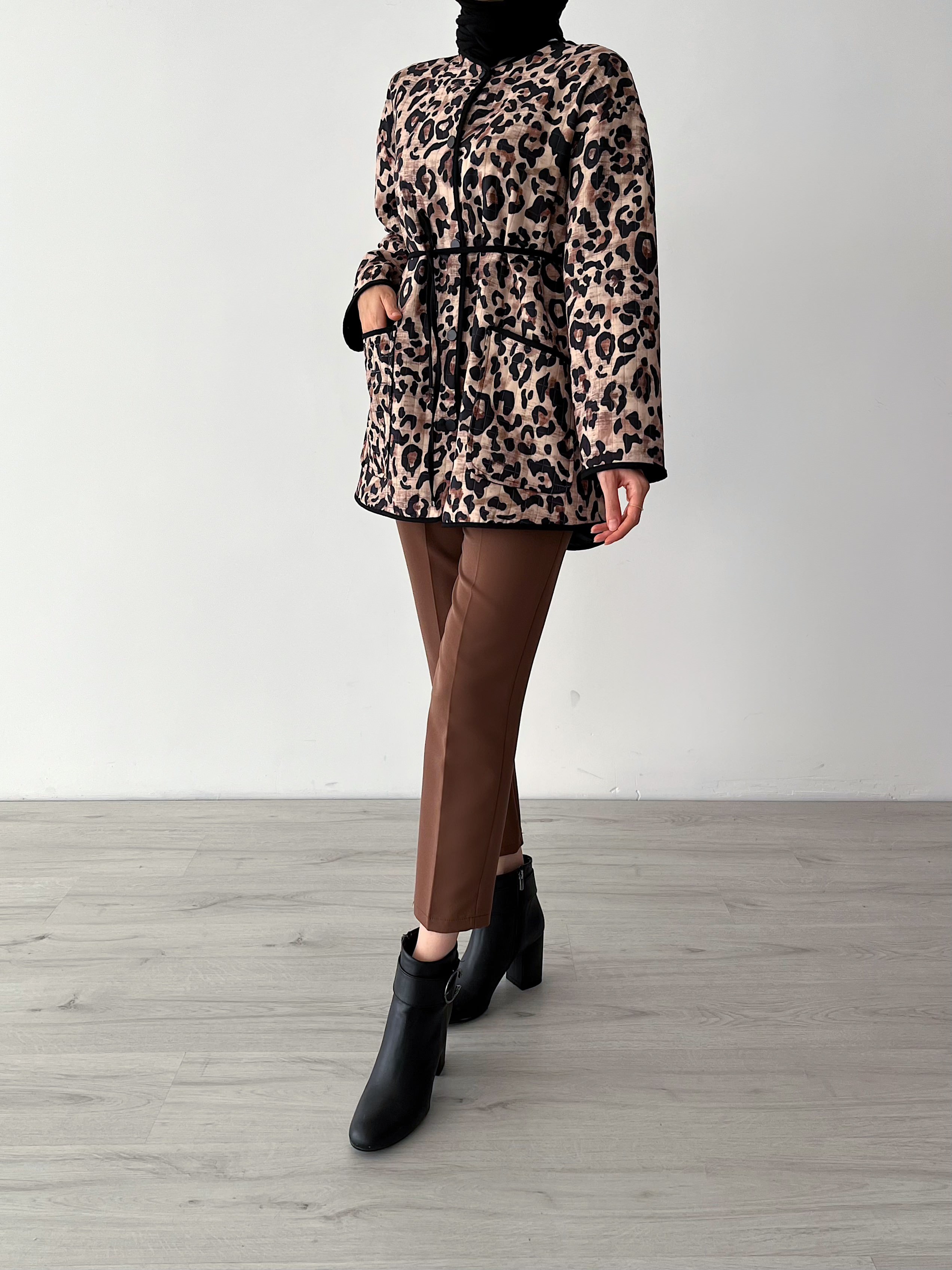 LEOPAR DESENLİ KAPİTONE MONT