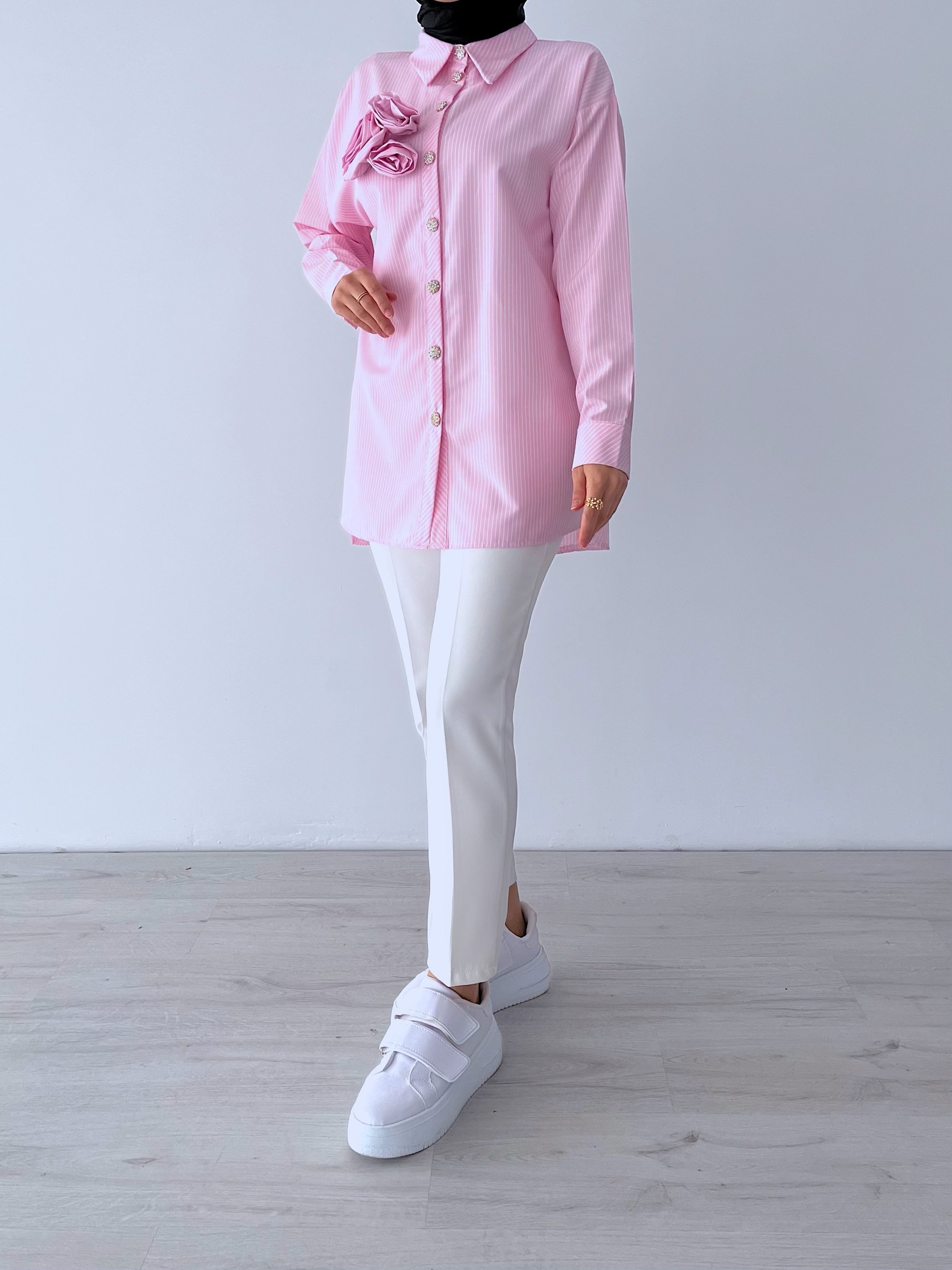 FLOWER TAŞ DÜĞMELİ ÇİÇEKLİ GÖMLEK